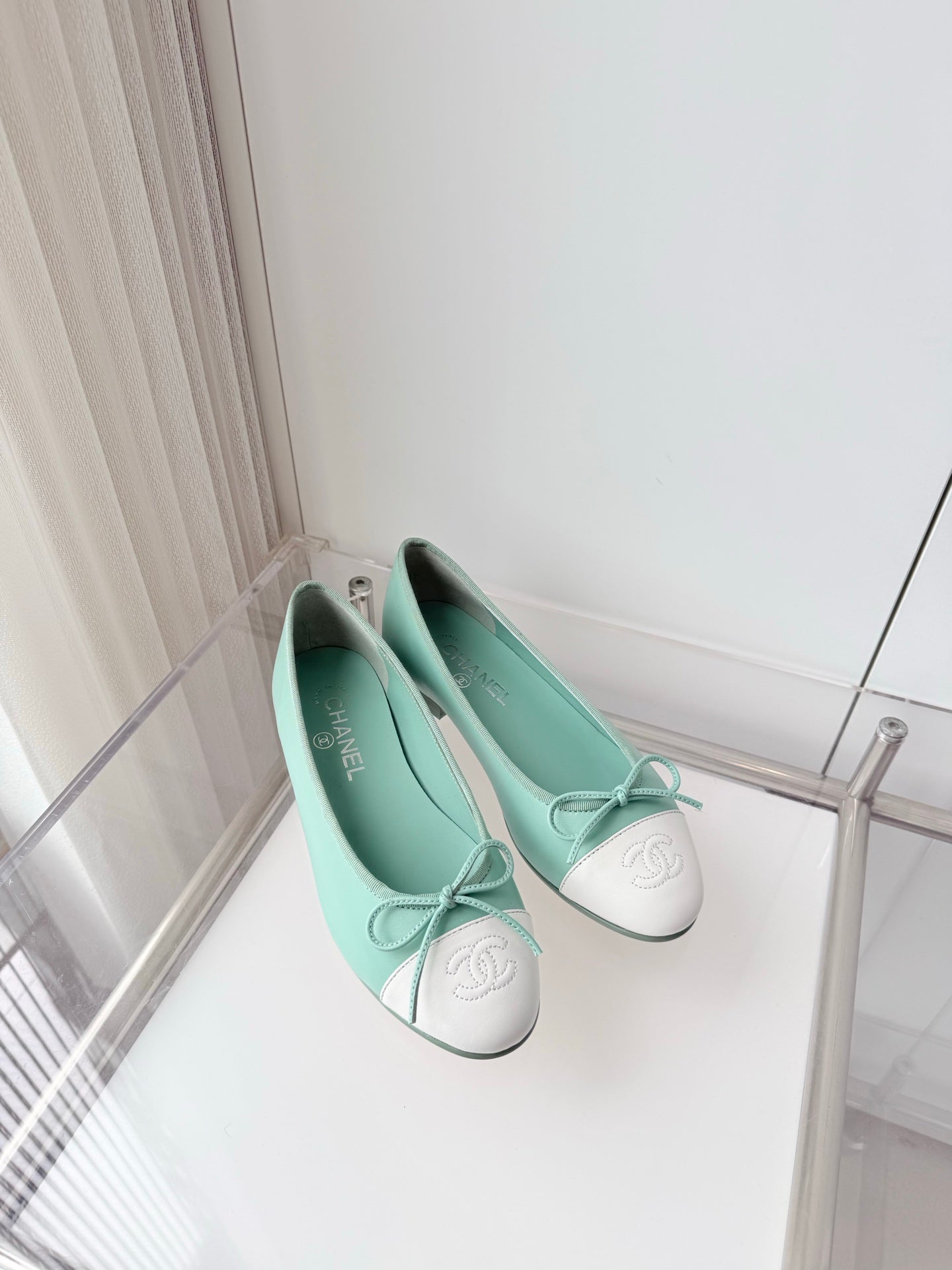 CHANEL 26S BALLET FLATS IN MINT GREEN CALFSKIN WITH WHITE TOE CAP AND BOW