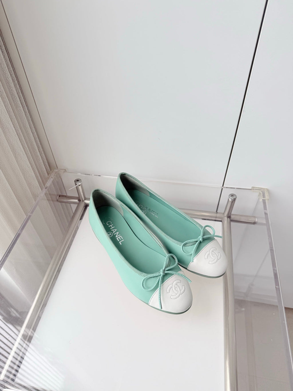 CHANEL 26S BALLET FLATS IN MINT GREEN CALFSKIN WITH WHITE TOE CAP AND BOW