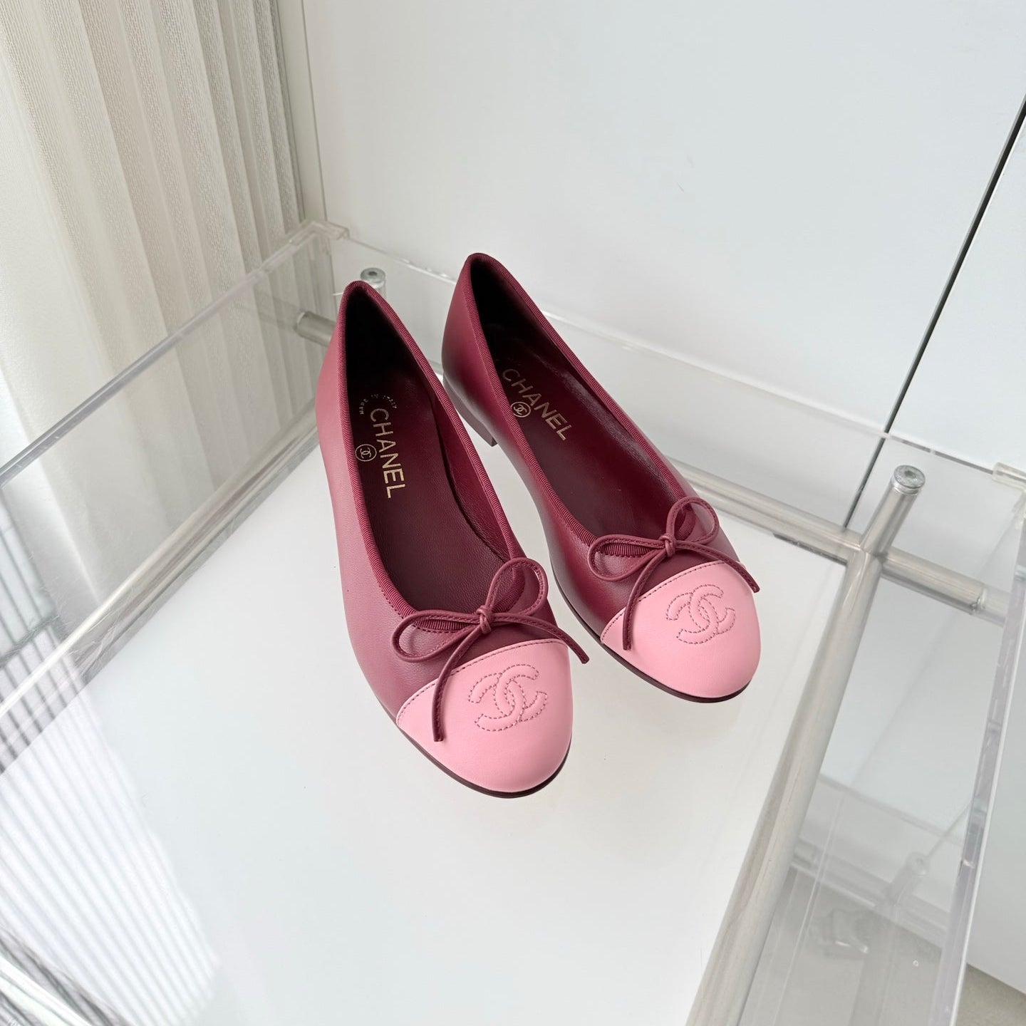 CHANEL 26S BALLET FLATS IN BURGUNDY RED CALFSKIN WITH PINK TOE CAP AND BOW