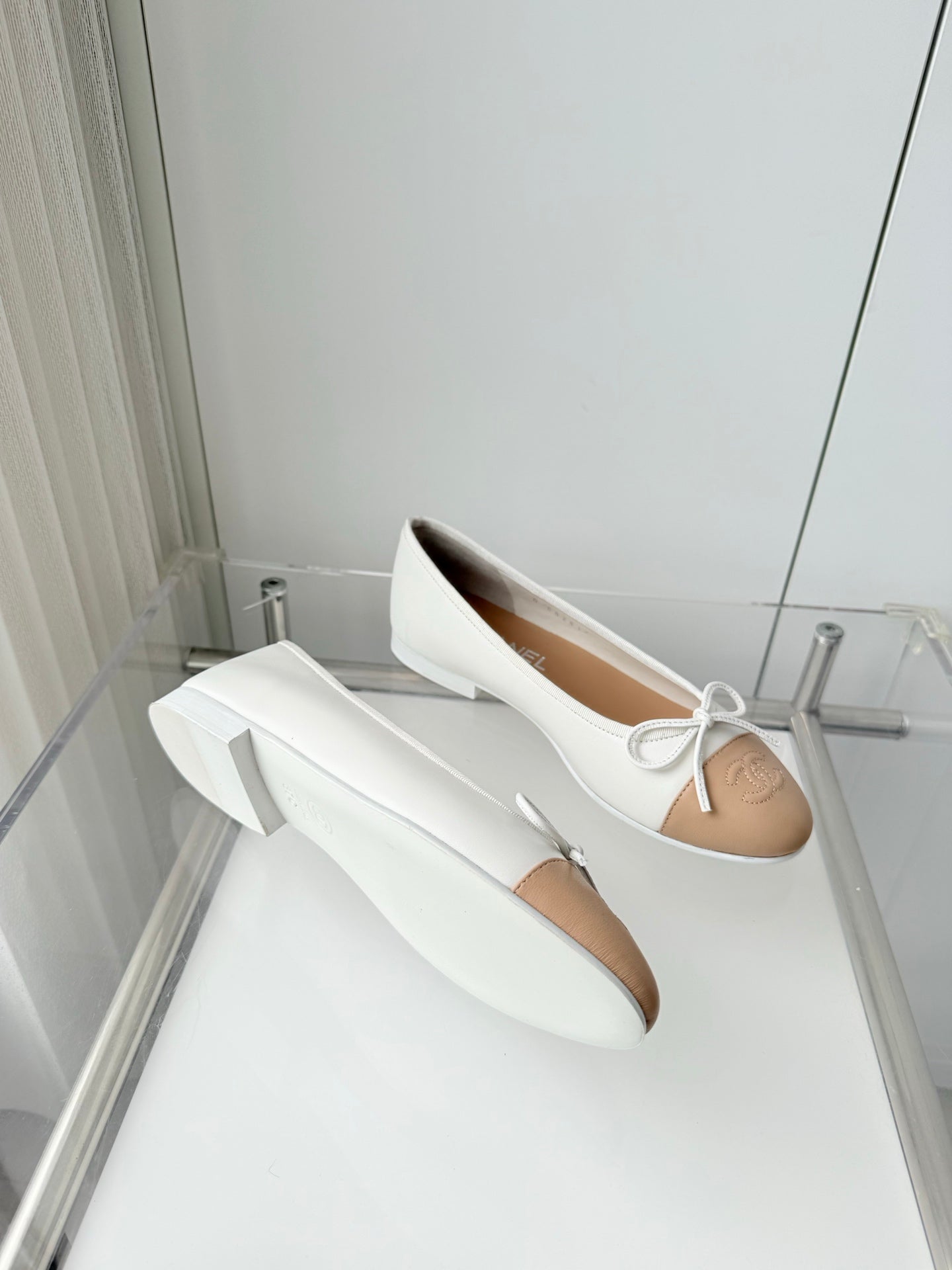 CHANEL 26S BALLET FLATS IN WHITE CALFSKIN WITH BEIGE TOE CAP AND BOW