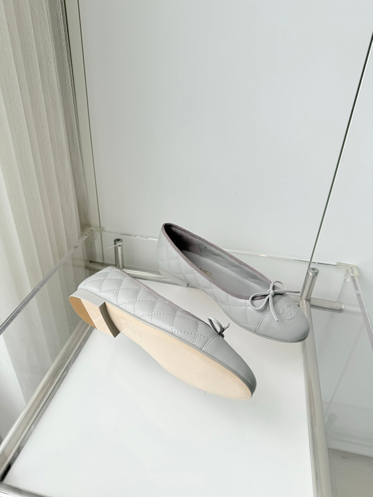 CHANEL 26S BALLET FLATS IN LIGHT GREY QUILTED CALFSKIN WITH BOW