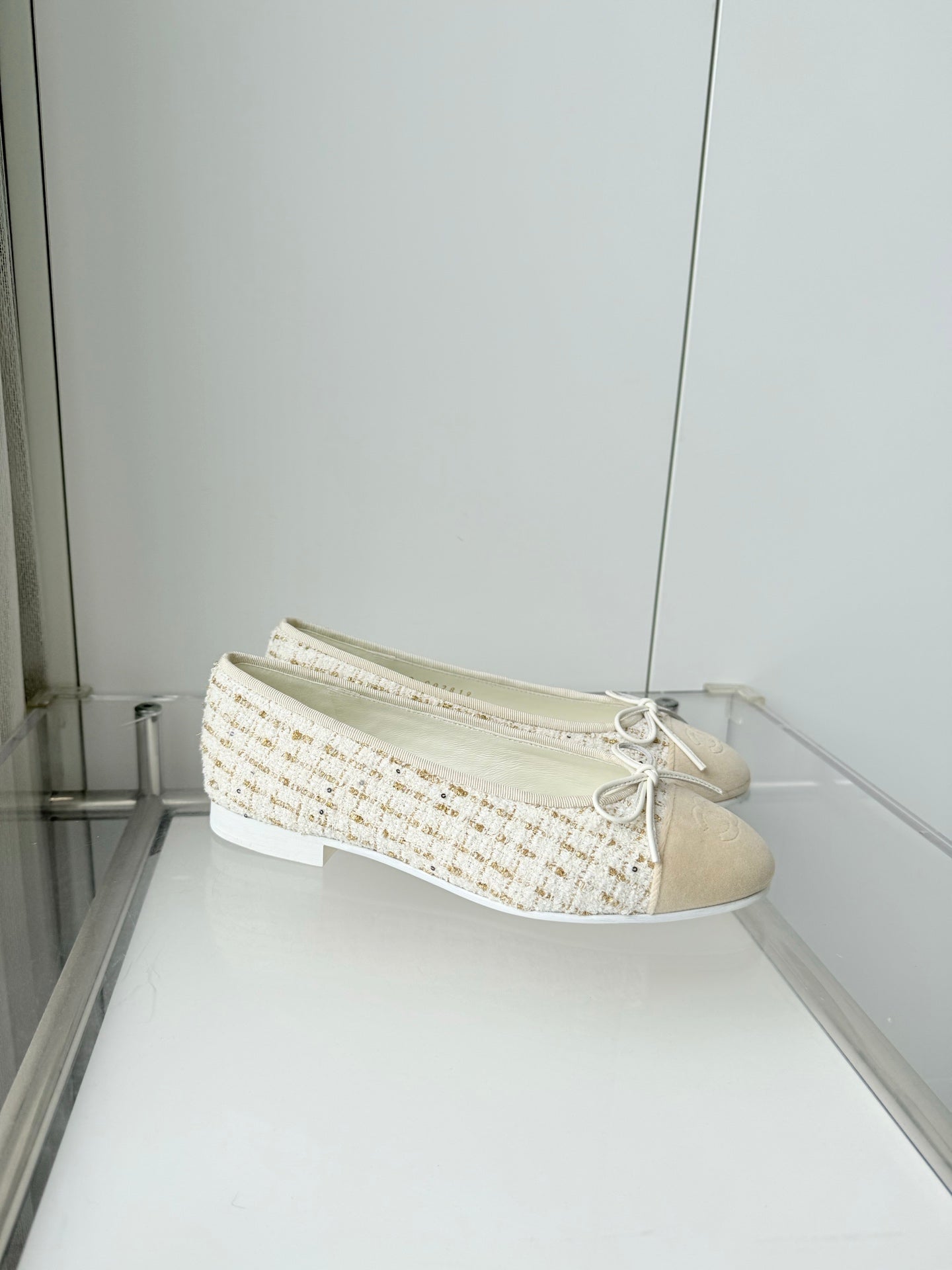 CHANEL 26S BALLET FLATS IN BEIGE TWEED WITH SUEDE TOE CAP & BOW