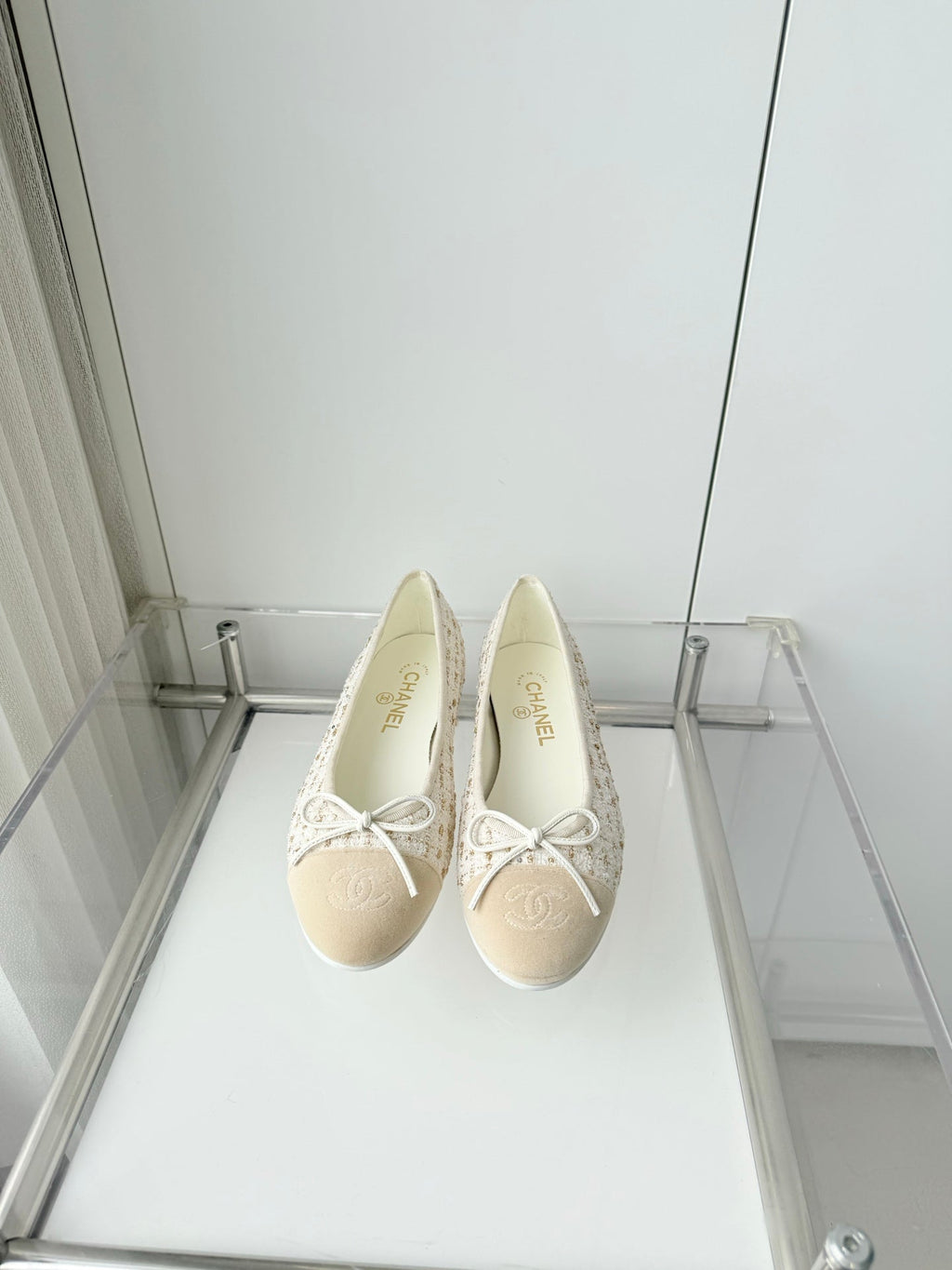 CHANEL 26S BALLET FLATS IN BEIGE TWEED WITH SUEDE TOE CAP & BOW