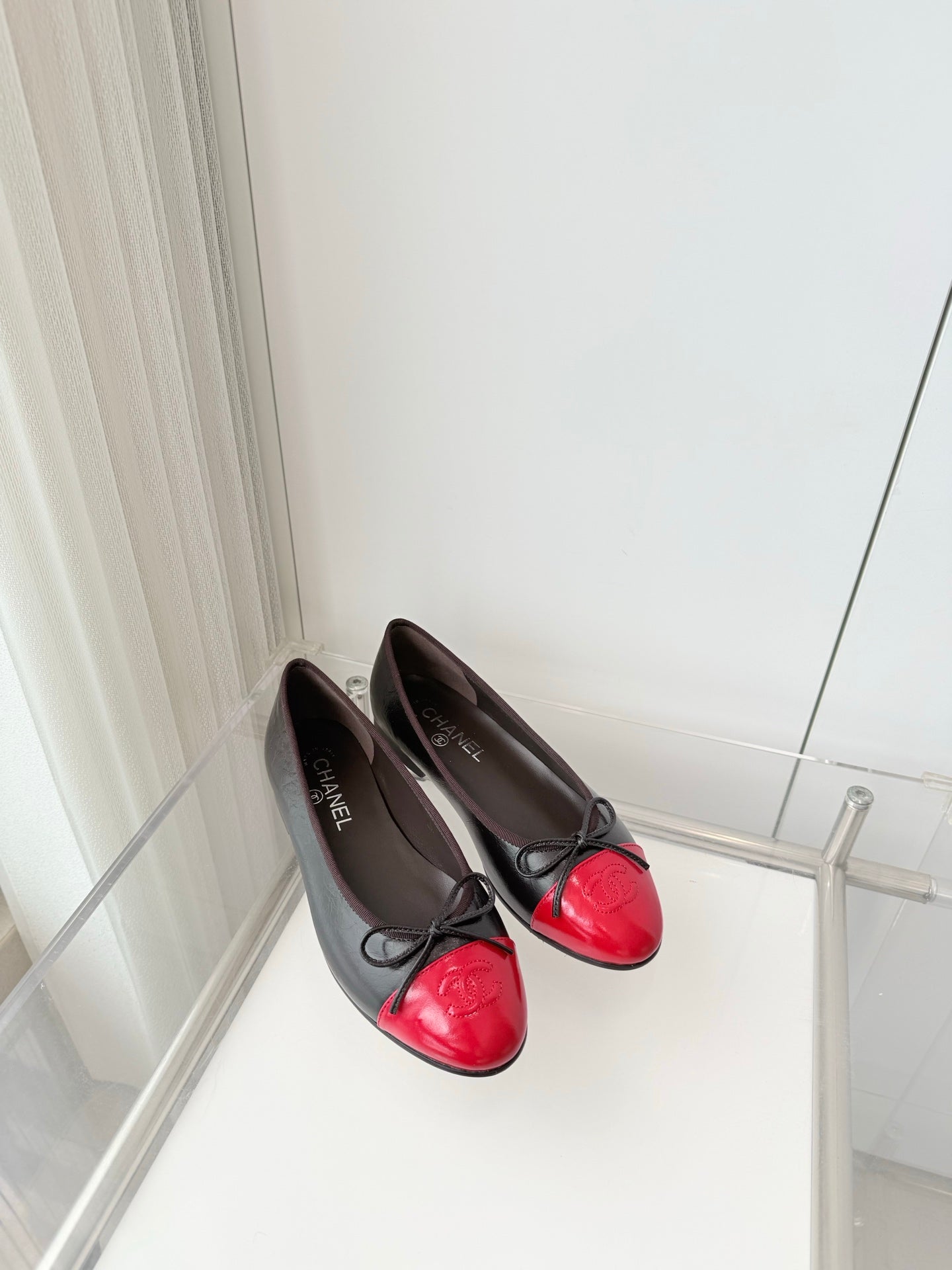 CHANEL 26S BALLET FLATS IN DARK BROWN CALFSKIN WITH RED PATENT TOE CAP & BOW