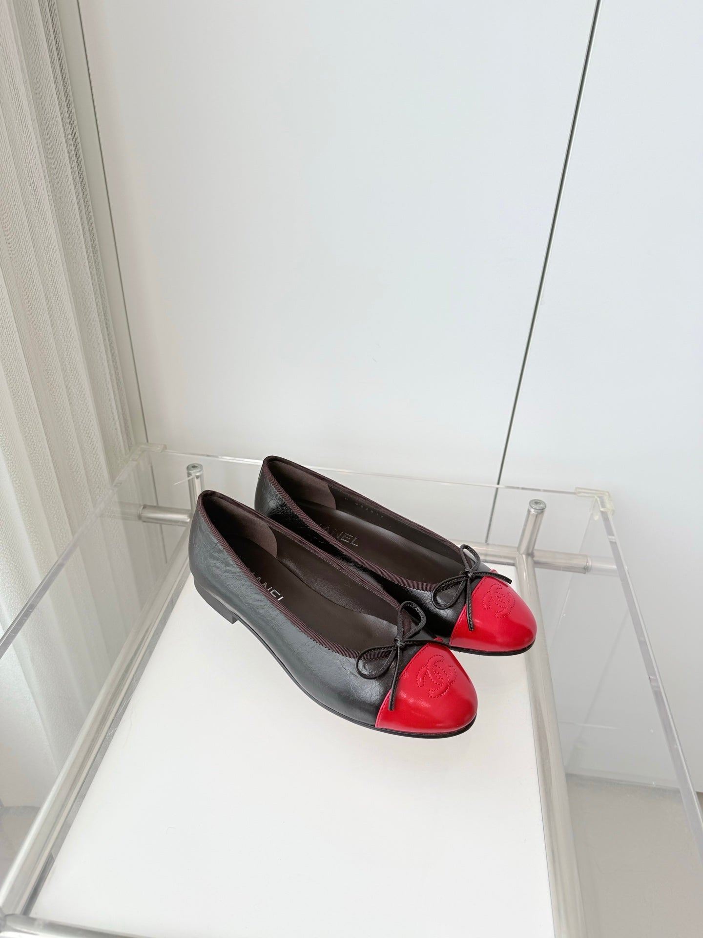 CHANEL 26S BALLET FLATS IN DARK BROWN CALFSKIN WITH RED PATENT TOE CAP & BOW