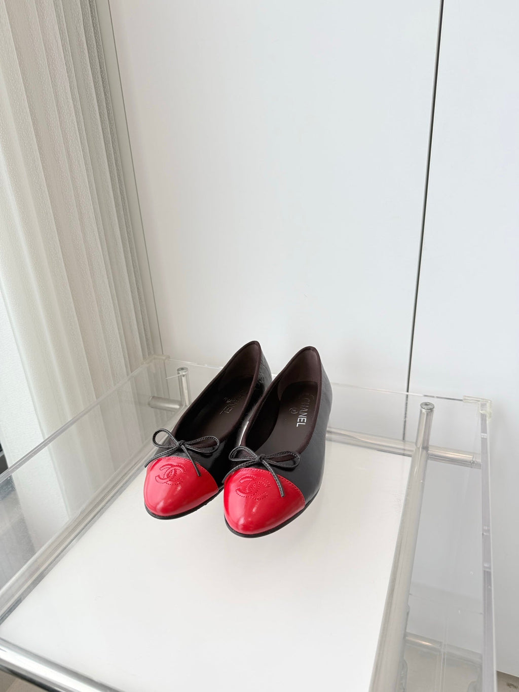 CHANEL 26S BALLET FLATS IN DARK BROWN CALFSKIN WITH RED PATENT TOE CAP & BOW