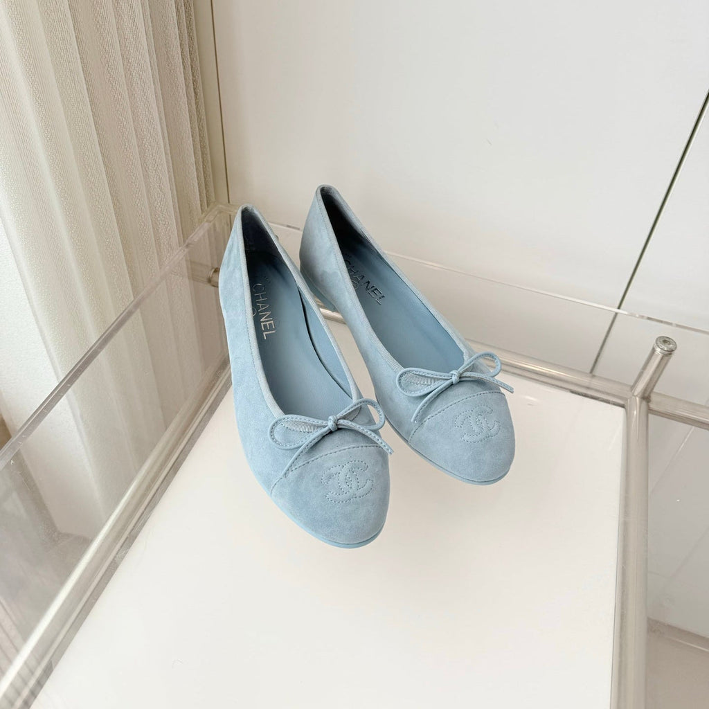 CHANEL 26S BALLET FLATS IN LIGHT BLUE SUEDE WITH BOW