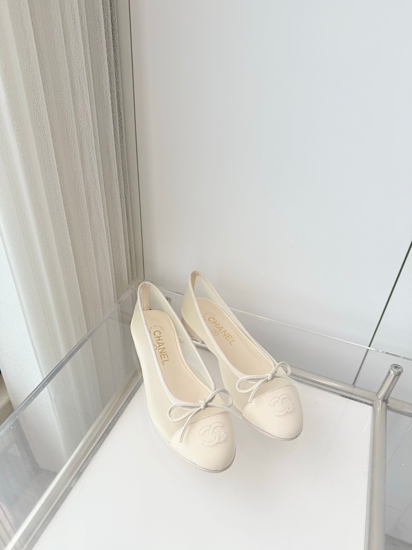 CHANEL 26S BALLET FLATS IN IVORY WHITE MESH AND CALFSKIN WITH BOW