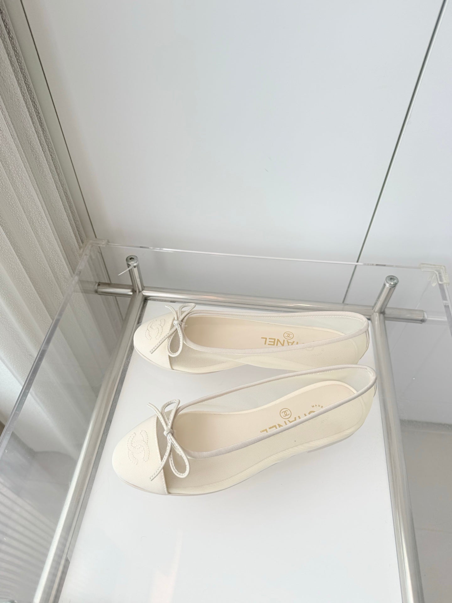 CHANEL 26S BALLET FLATS IN IVORY WHITE MESH AND CALFSKIN WITH BOW