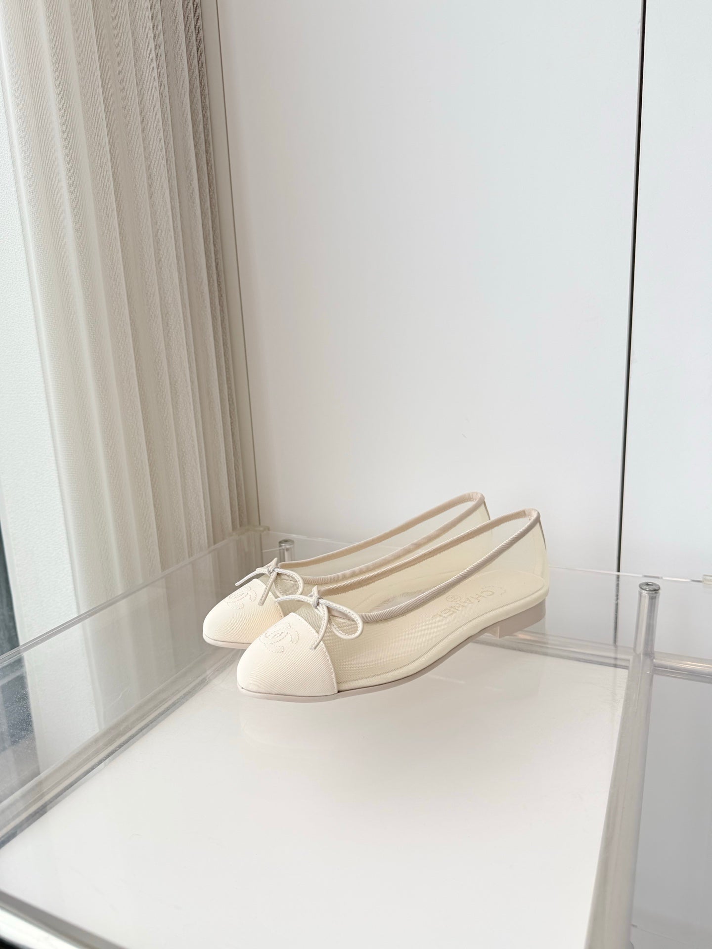 CHANEL 26S BALLET FLATS IN IVORY WHITE MESH AND CALFSKIN WITH BOW