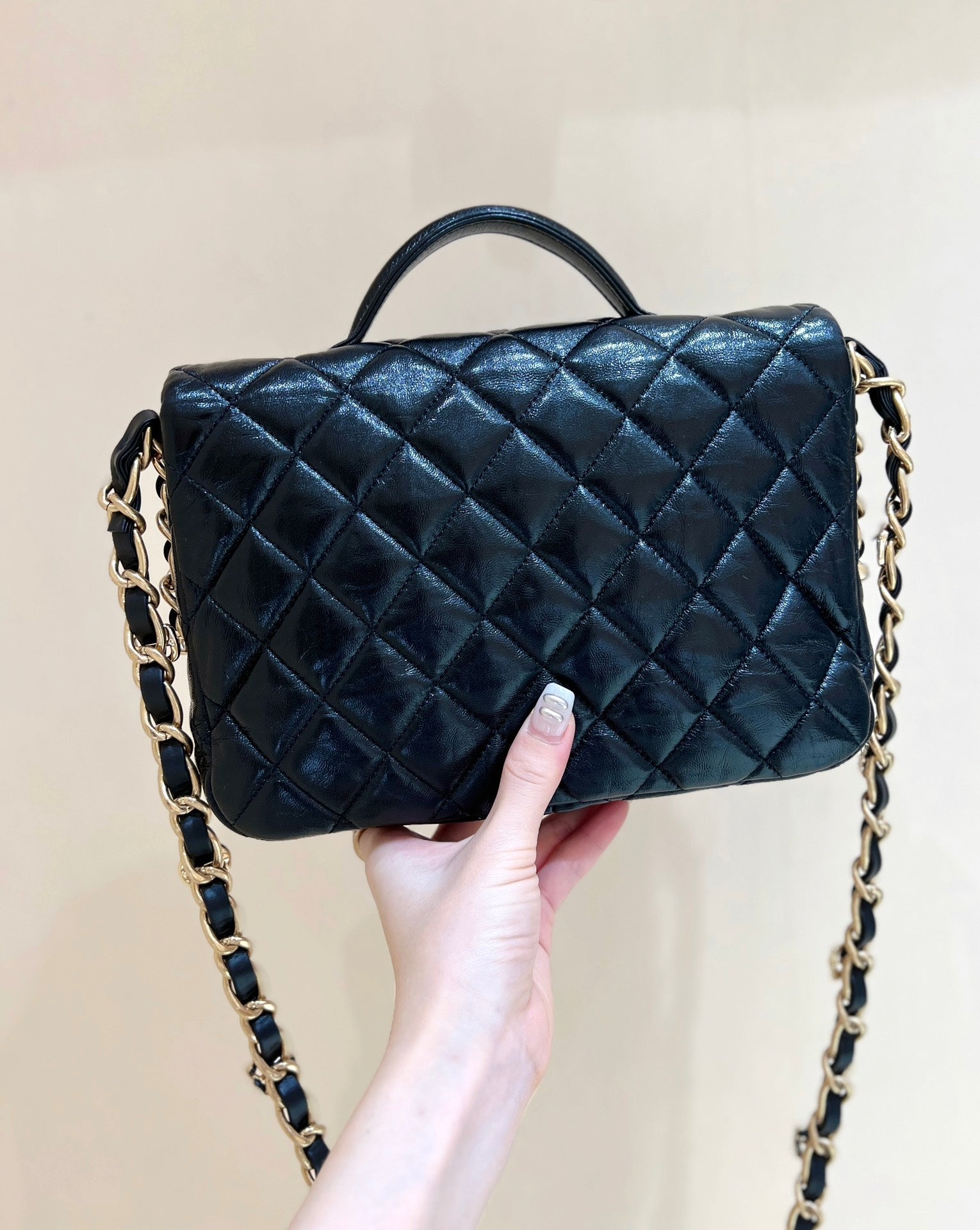 DOUBLE POCKETS FLAP BAG TOP HANDLE 24 IN BLACK LAMBSKIN GOLD HARDWARE