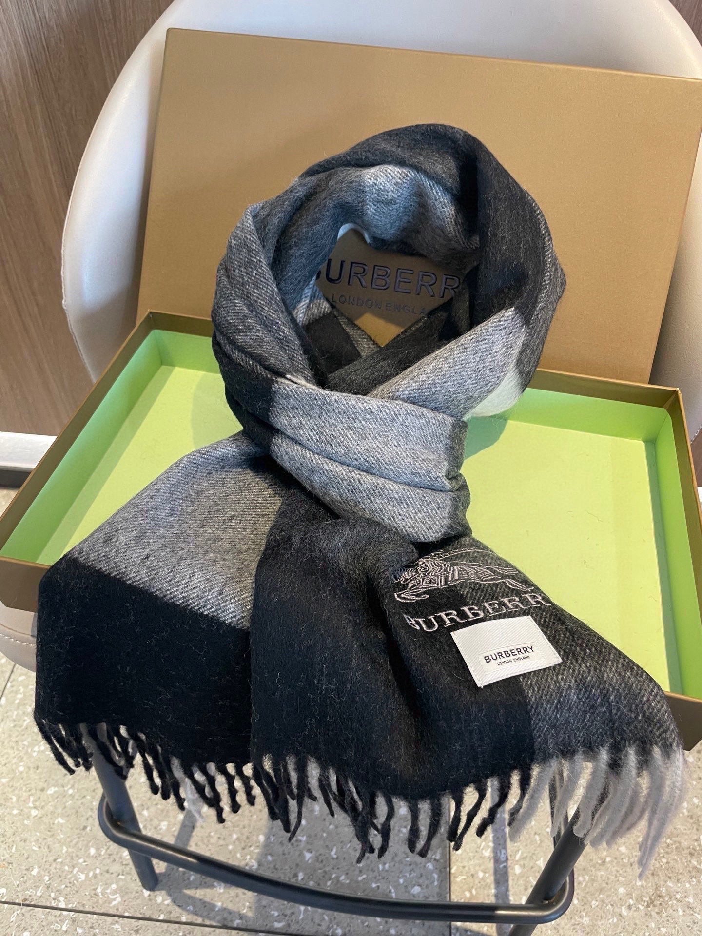 BURBERRY 26S SCARF 180CM IN CASHMERE 163813