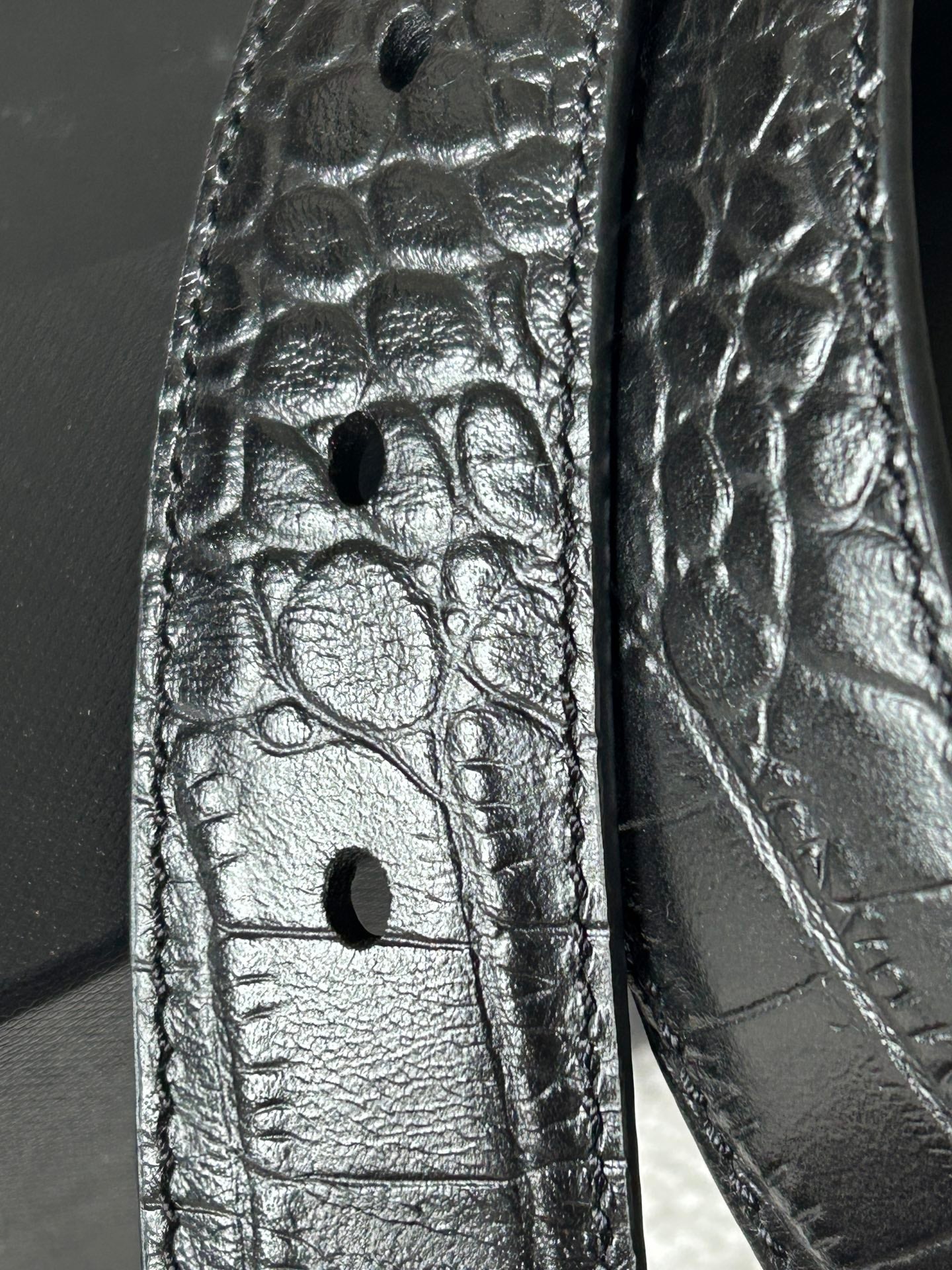 YSL 25S BELT 30 MM IN BLACK CROCODILE-EMBOSSED LEATHER 543666
