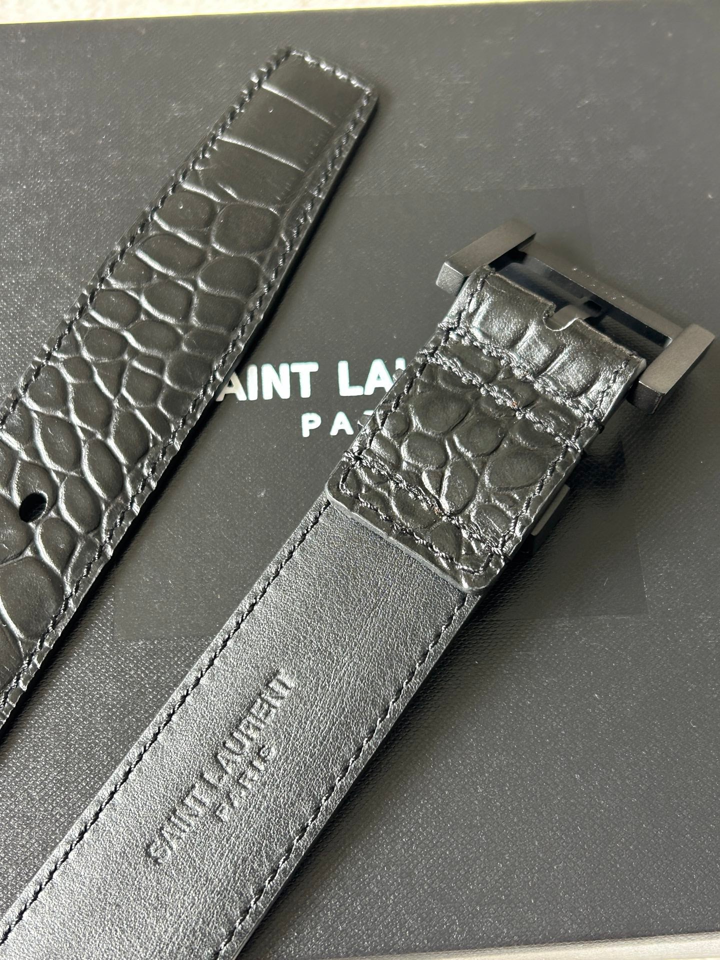 YSL 25S BELT 30 MM IN BLACK CROCODILE-EMBOSSED LEATHER 543667