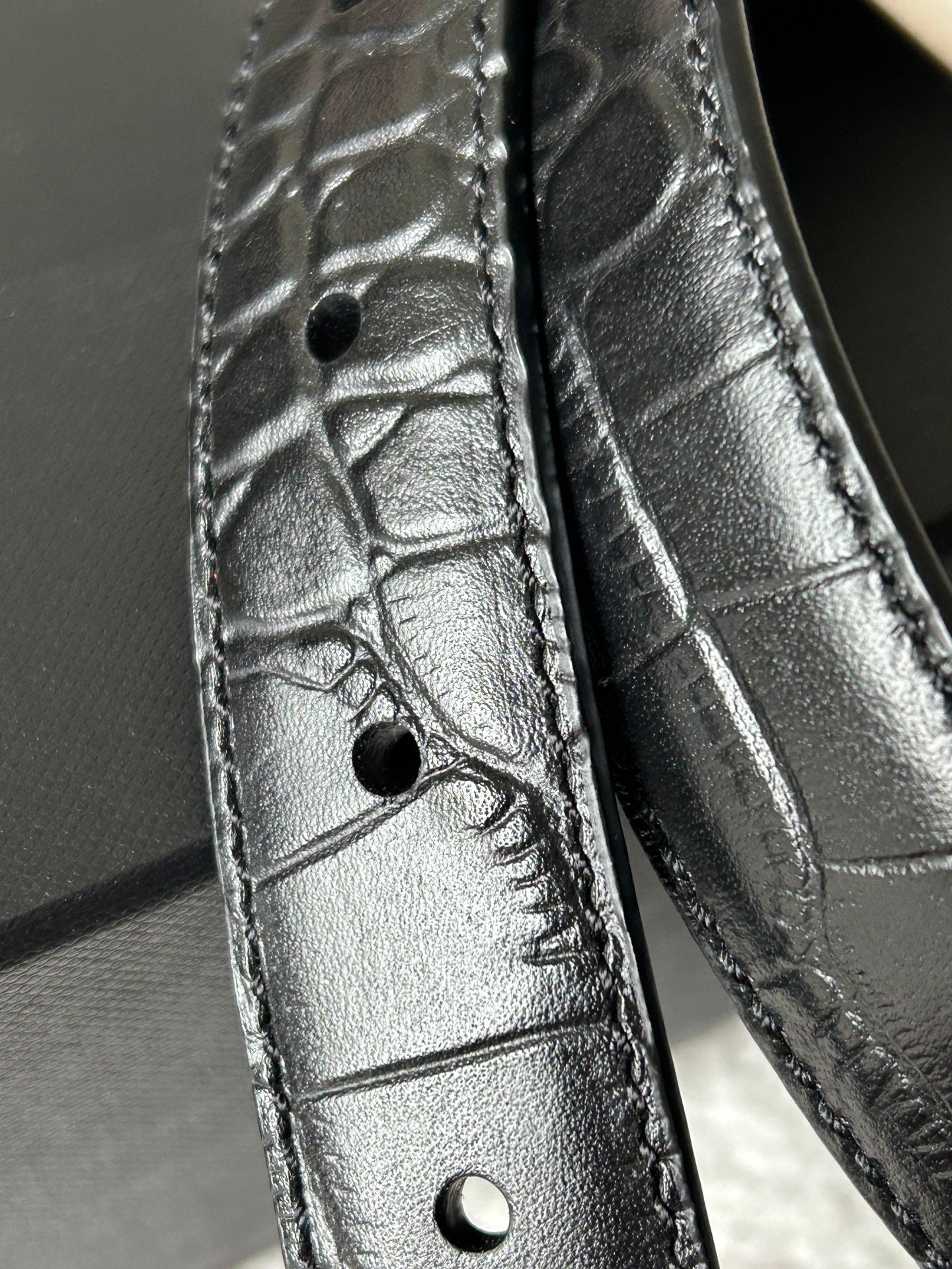 YSL 25S BELT 20 MM IN BLACK EMBOSSED CALFSKIN 543673