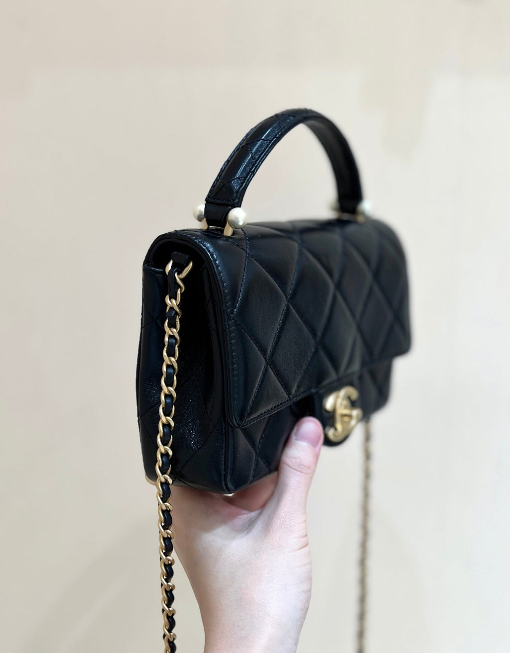 CC MINI TOP HANDLE FLAP BAG 20 IN BLACK CALFSKIN