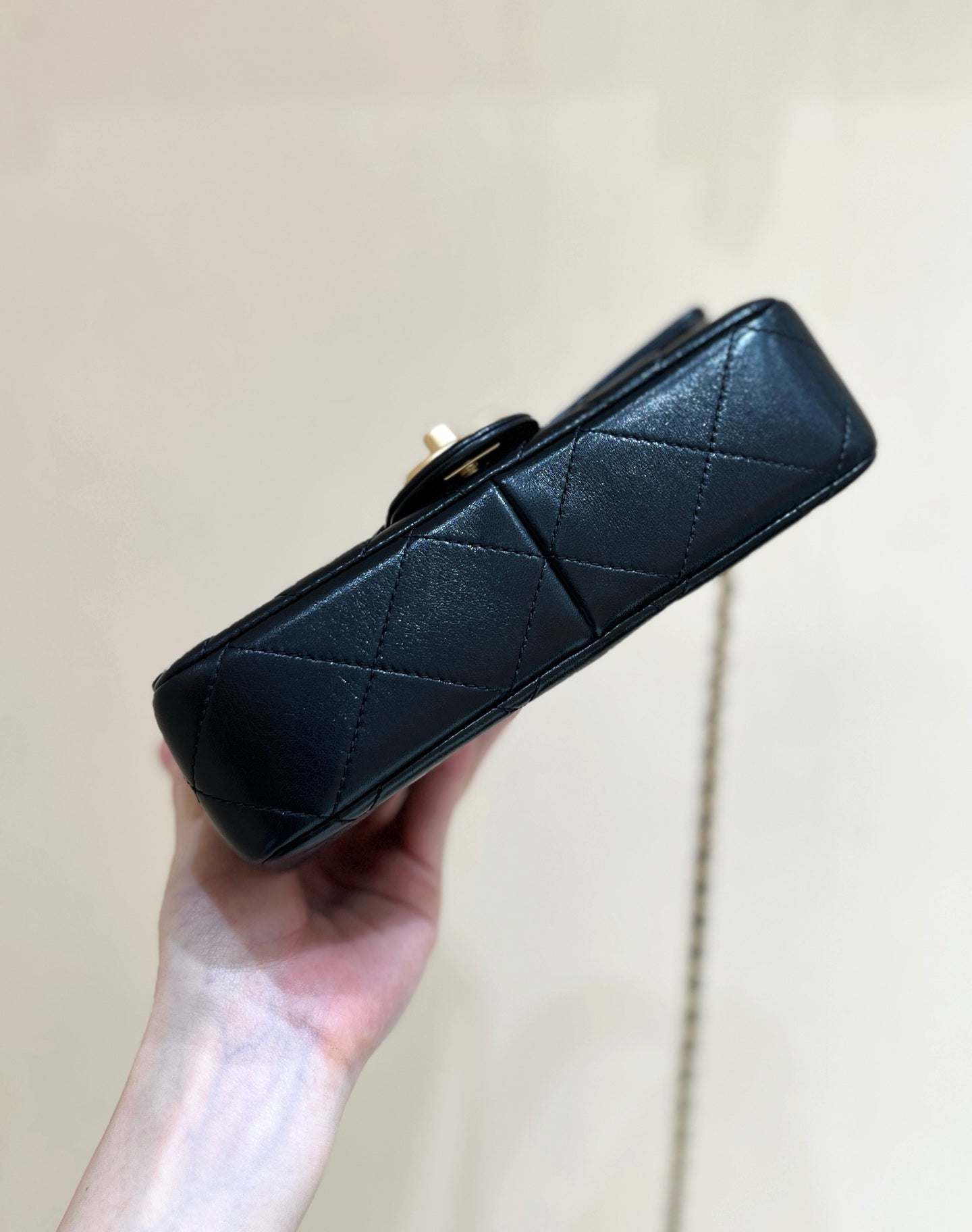CC MINI TOP HANDLE FLAP BAG 20 IN BLACK CALFSKIN