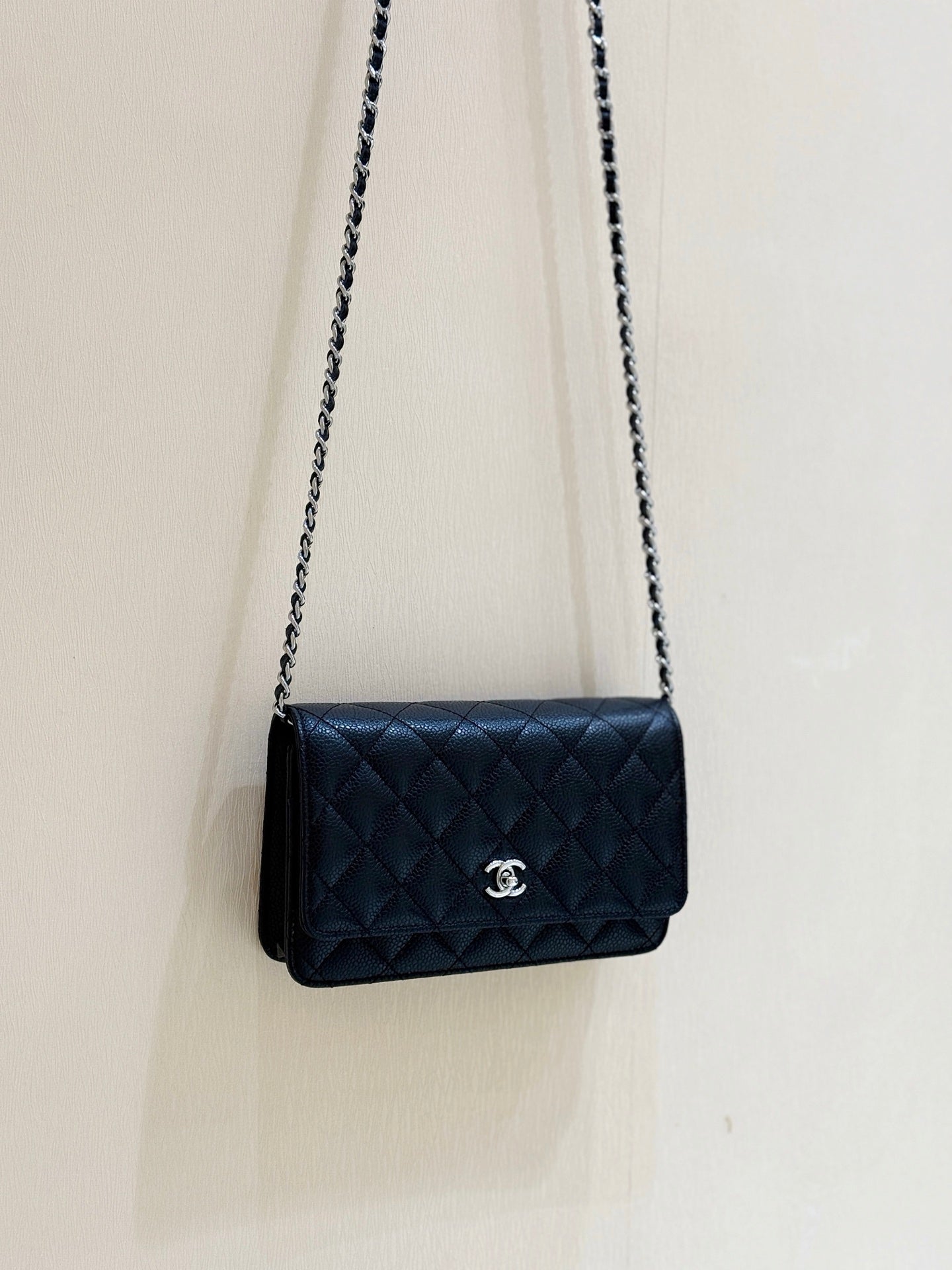 CHANEL 25S MINI FLAP BAG 19 IN BLACK CALFSKIN GOLD HARDWARE