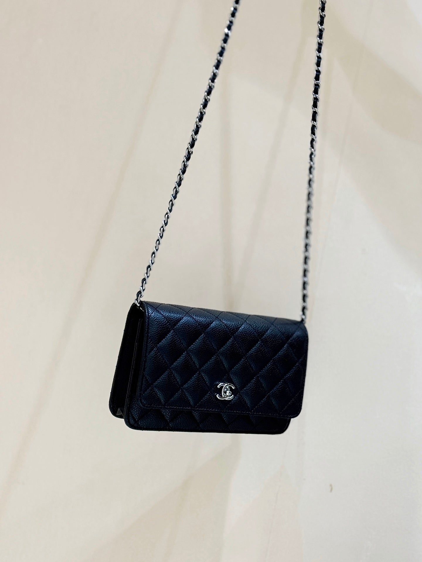CHANEL 25S MINI FLAP BAG 19 IN BLACK CALFSKIN GOLD HARDWARE