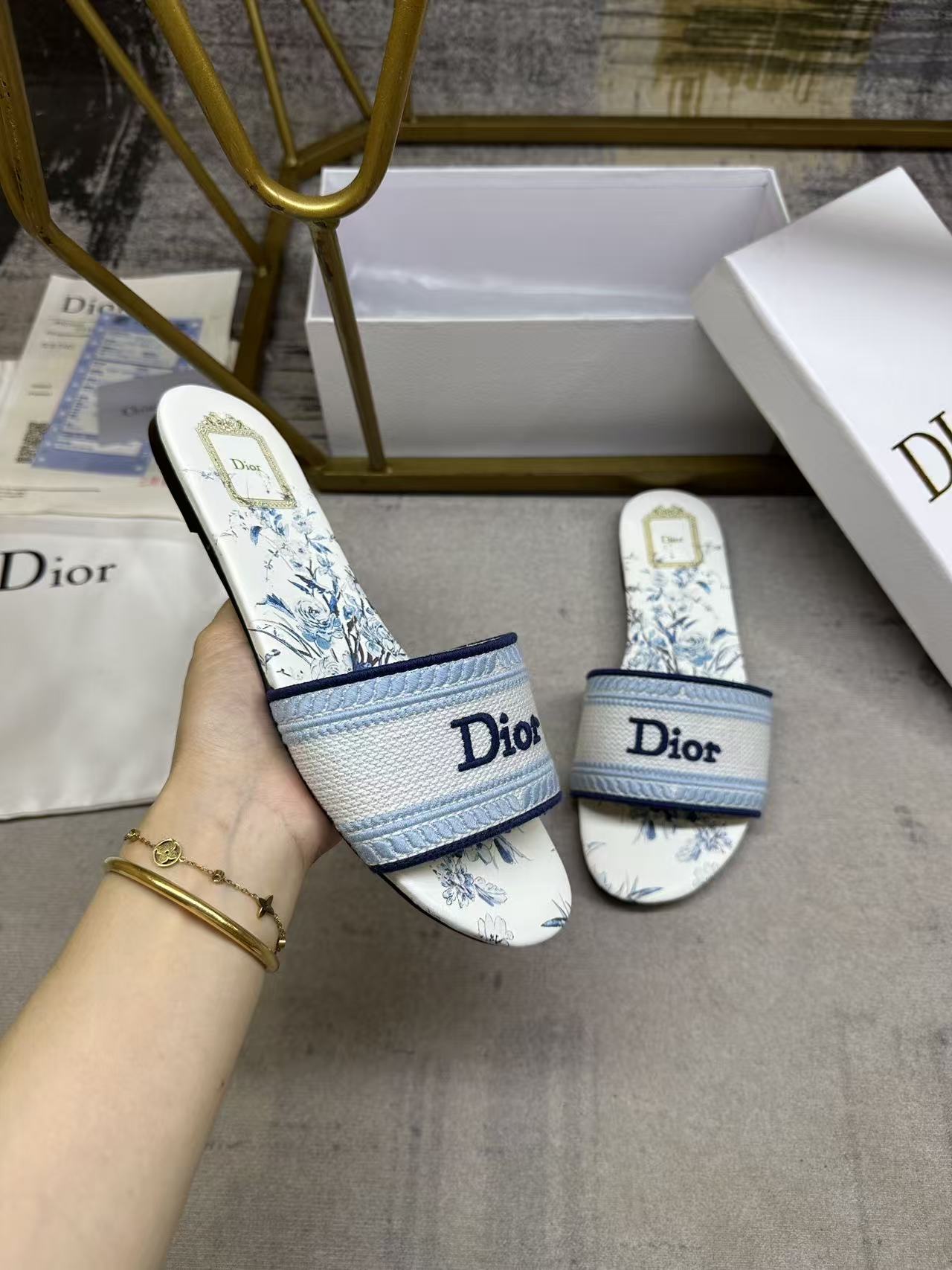 DIOR 26S DWAY SLIDE FLOWER EDITION IN WHITE AND SKY BLUE FABRIC