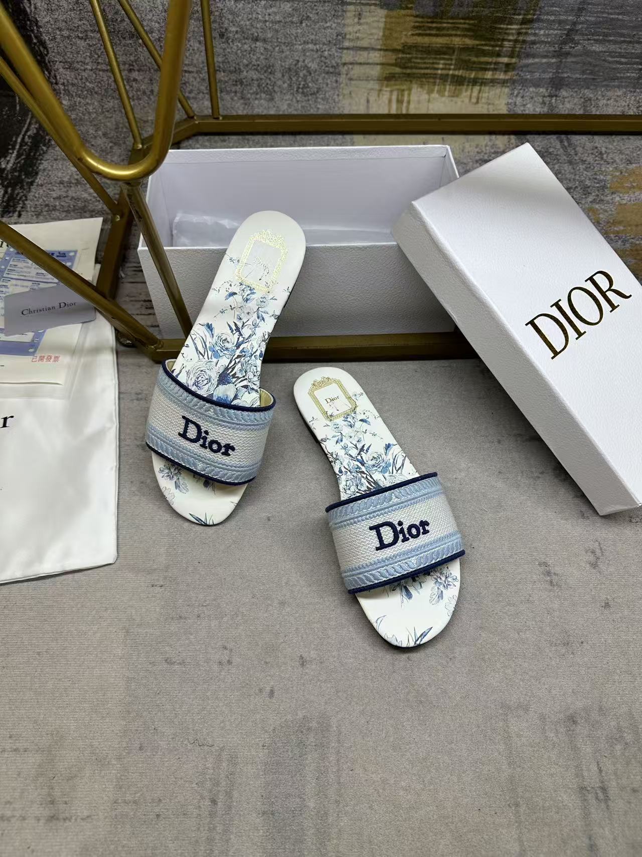 DIOR 26S DWAY SLIDE FLOWER EDITION IN WHITE AND SKY BLUE FABRIC