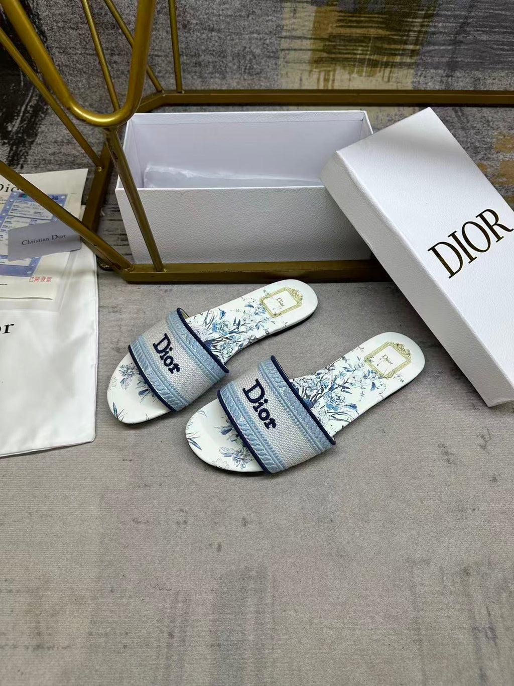DIOR 26S DWAY SLIDE FLOWER EDITION IN WHITE AND SKY BLUE FABRIC