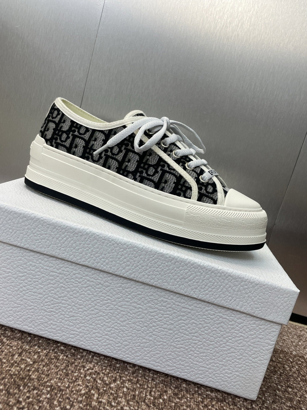 DIOR 25S WALK'N' SNEAKER IN DEEP BLUE DIOR OBLIQUE EMBROIDERED COTTON