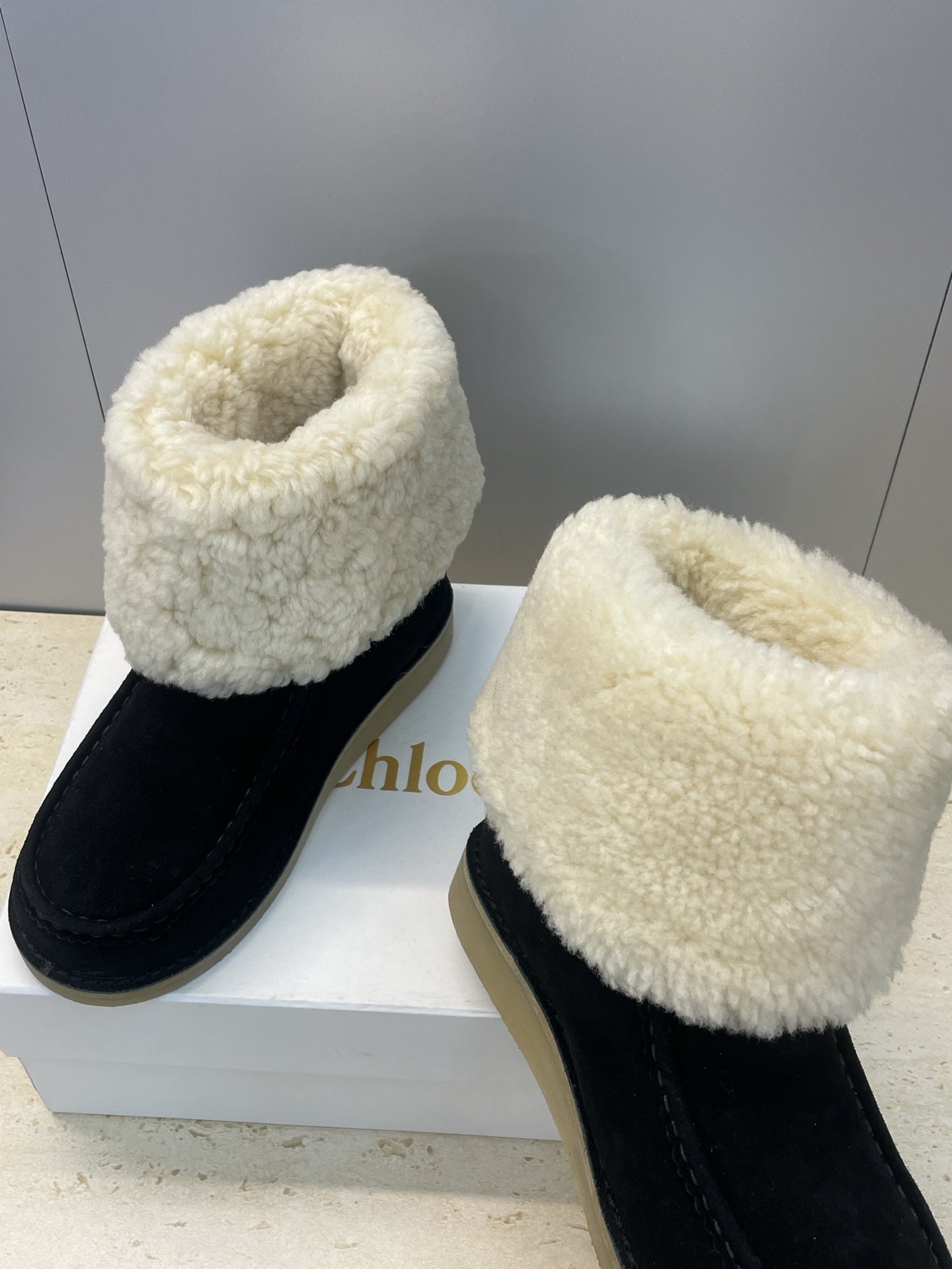 CHLOÉ 26S SHEARLING BOOTS IN BLACK SUEDE