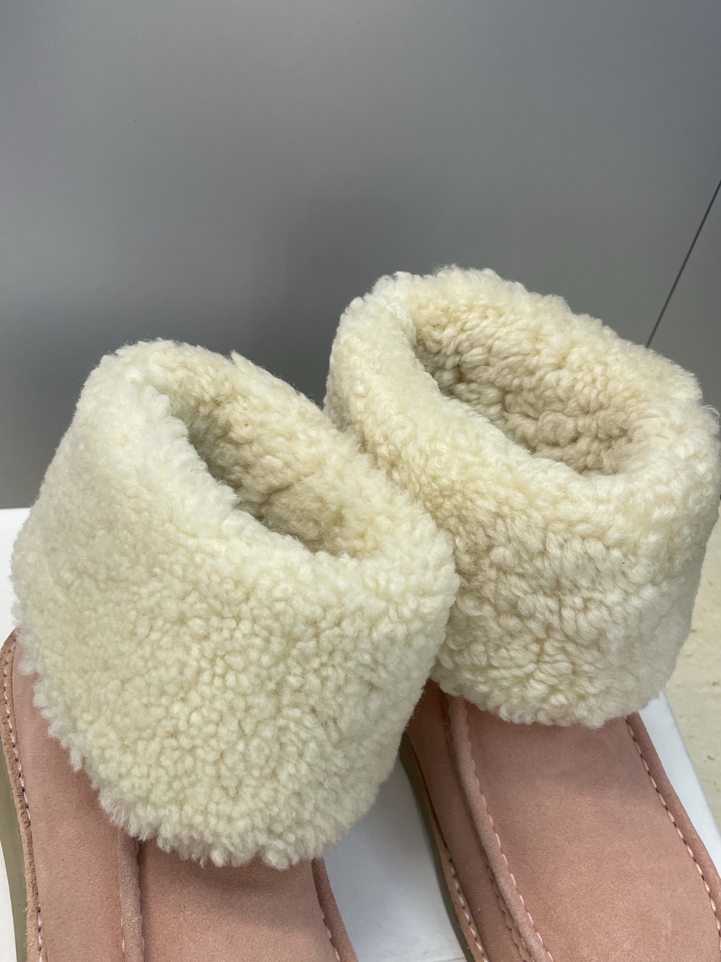 CHLOÉ 26S SHEARLING BOOTS IN LIGHT PINK SUEDE