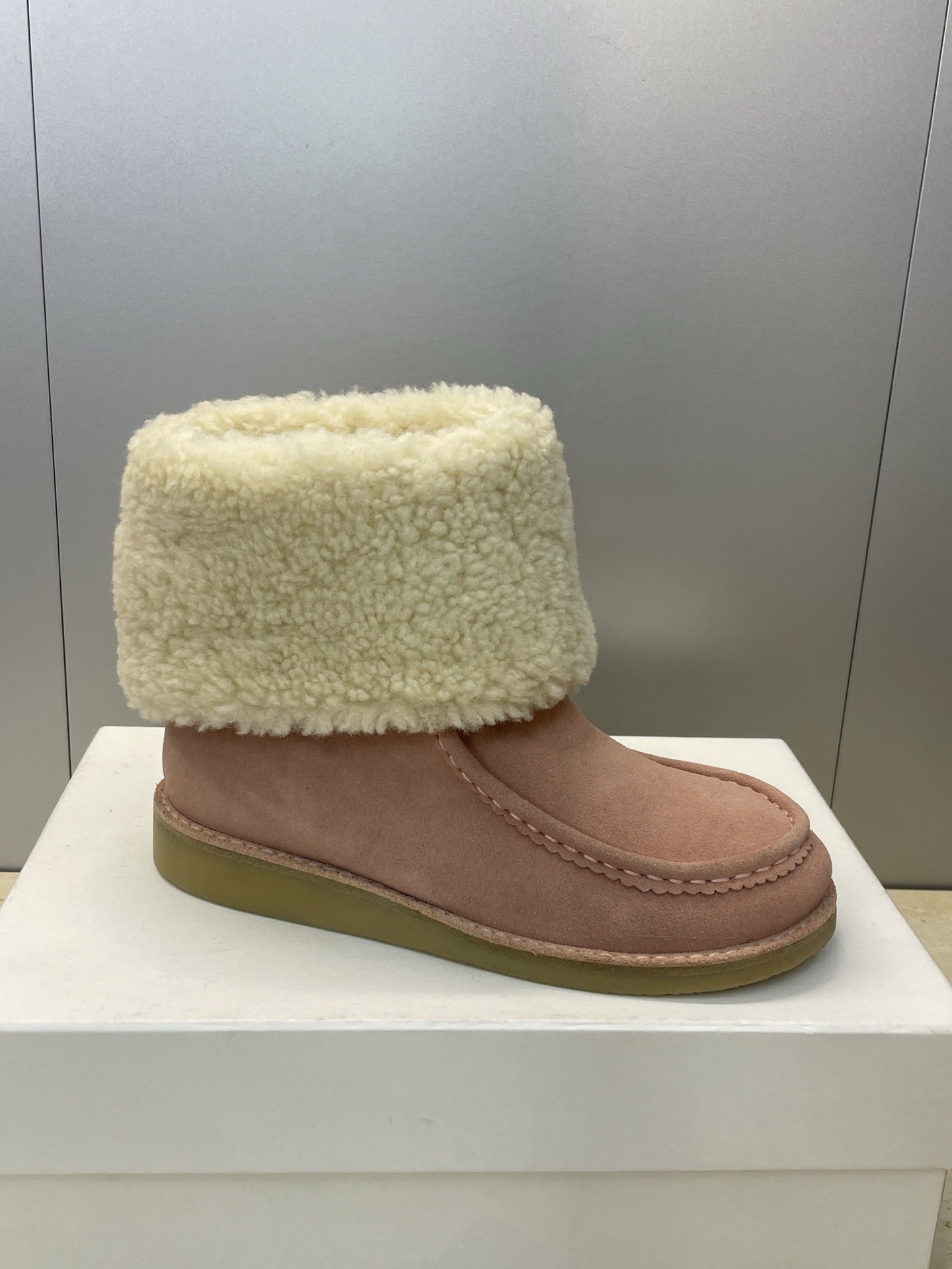 CHLOÉ 26S SHEARLING BOOTS IN LIGHT PINK SUEDE
