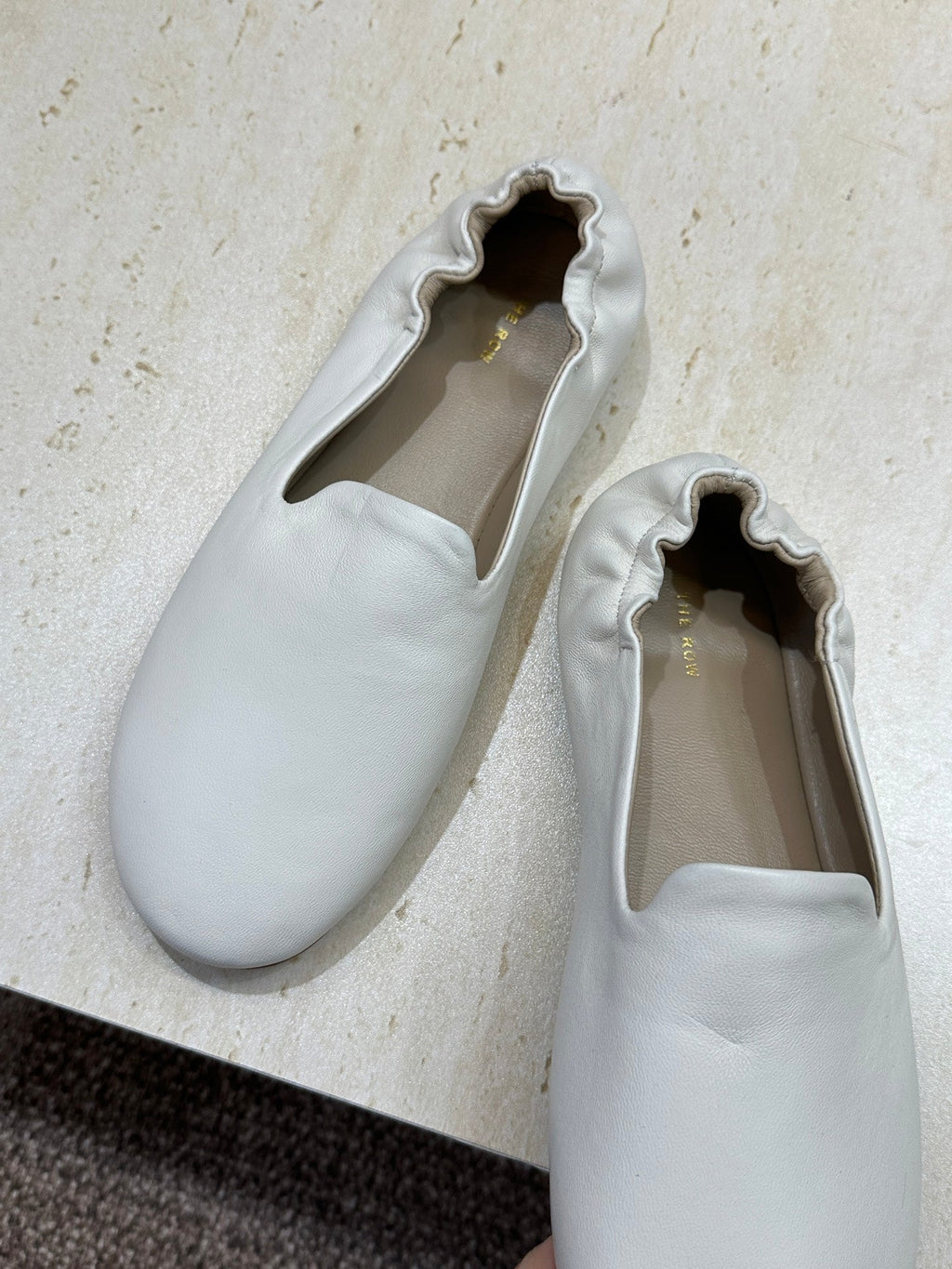 THE ROW 26S BALLET FLATS IN IVORY WHITE CALFSKIN