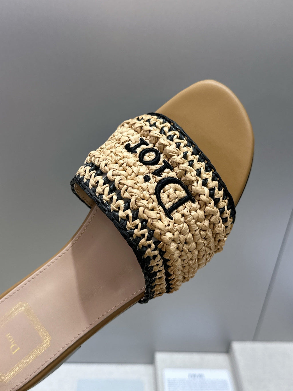 DIOR 26S D-WAY SLIDE IN BEIGE BLACK RAFFIA