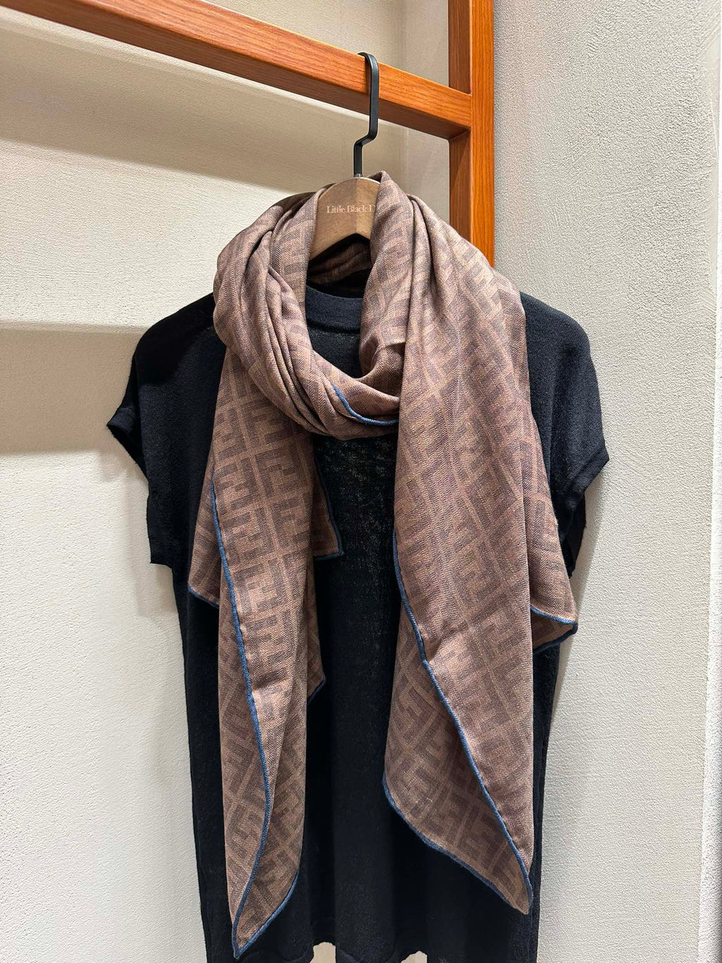 FF SHAWL 185 CM IN COFFEE BROWN SILK AND WOOL WITH BLUE BORDER 413672