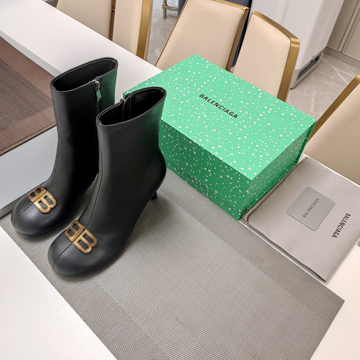 ROUND-TOE HIGH HEEL BOOTS IN BLACK SMOOTH LAMBSKIN