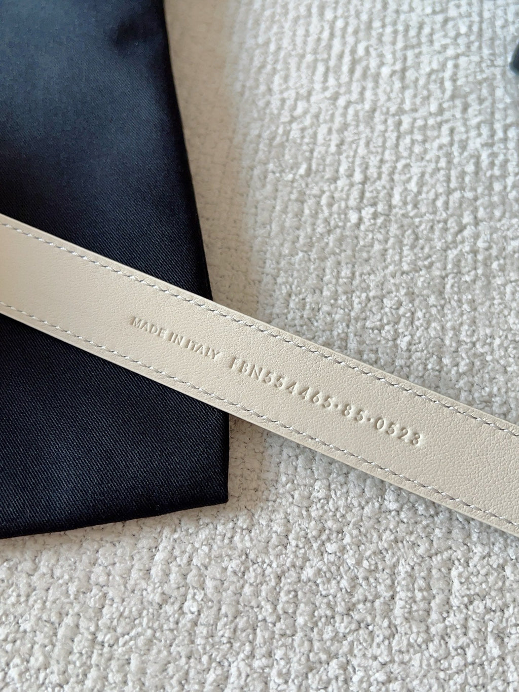 YSL 25S BELT 20 MM IN CREAM WHITE CALFSKIN 571016