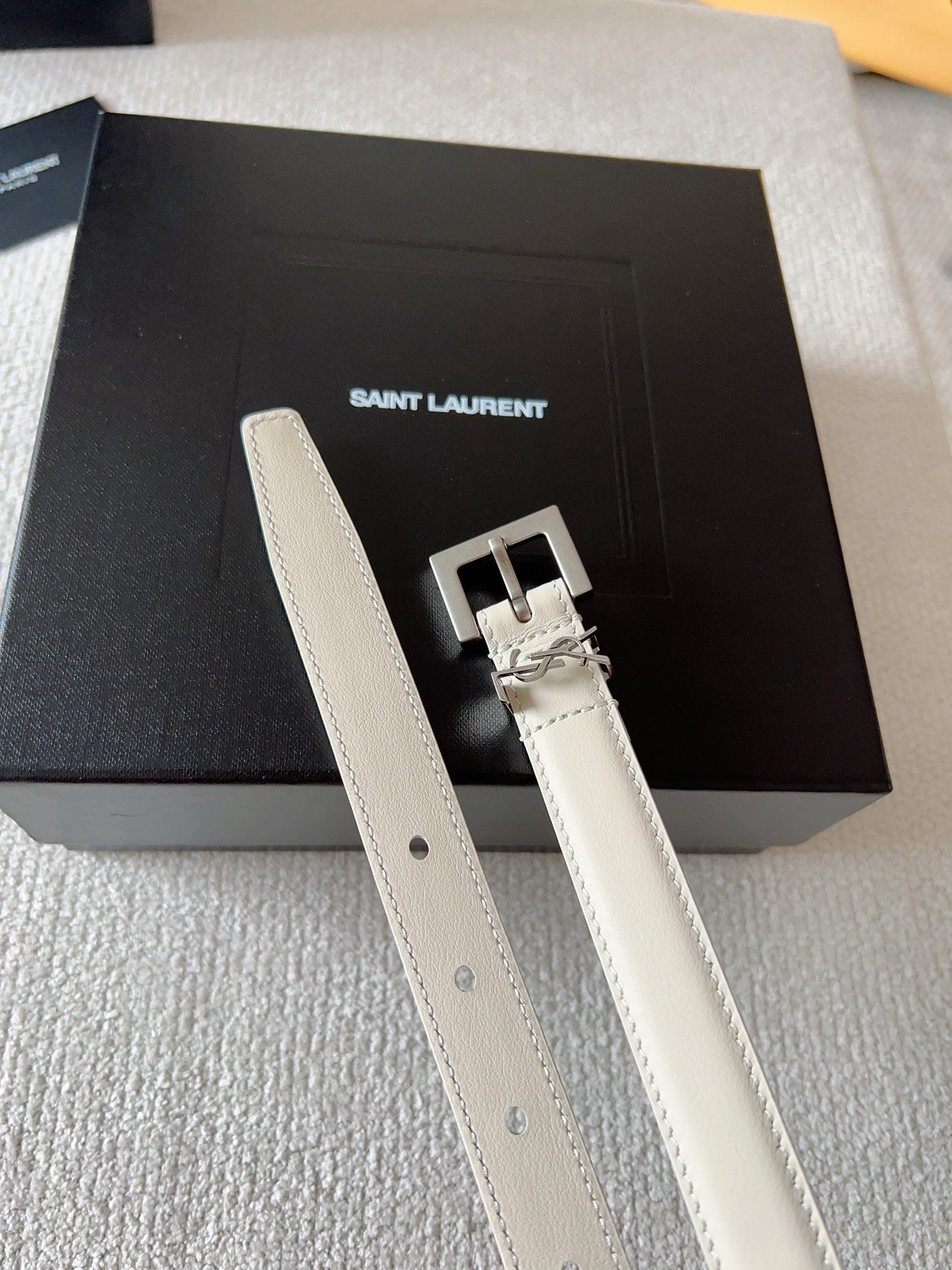 YSL 25S BELT 20 MM IN CREAM WHITE CALFSKIN 571016