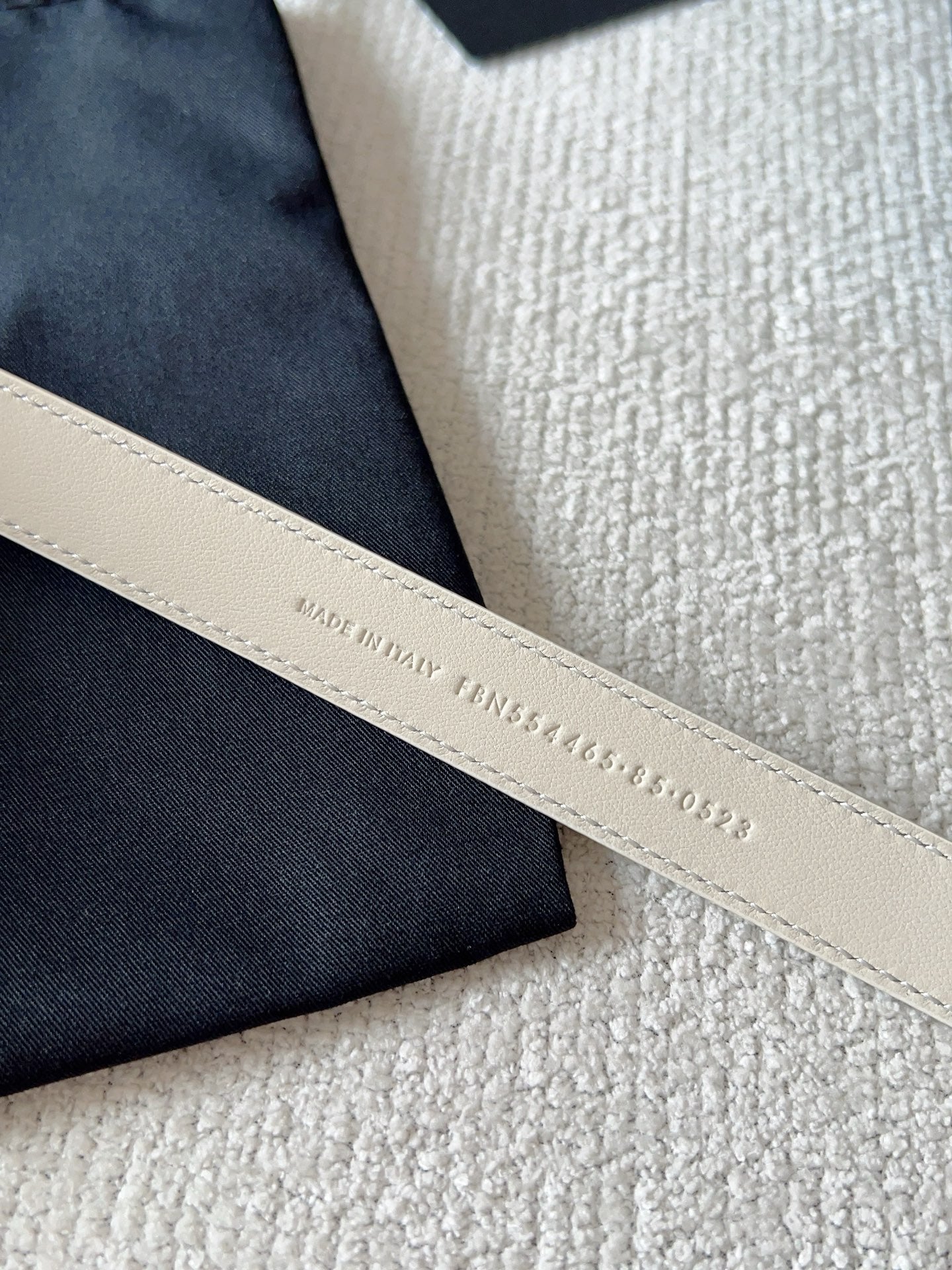 YSL 25S BELT 20 MM IN CREAM WHITE CALFSKIN 571017