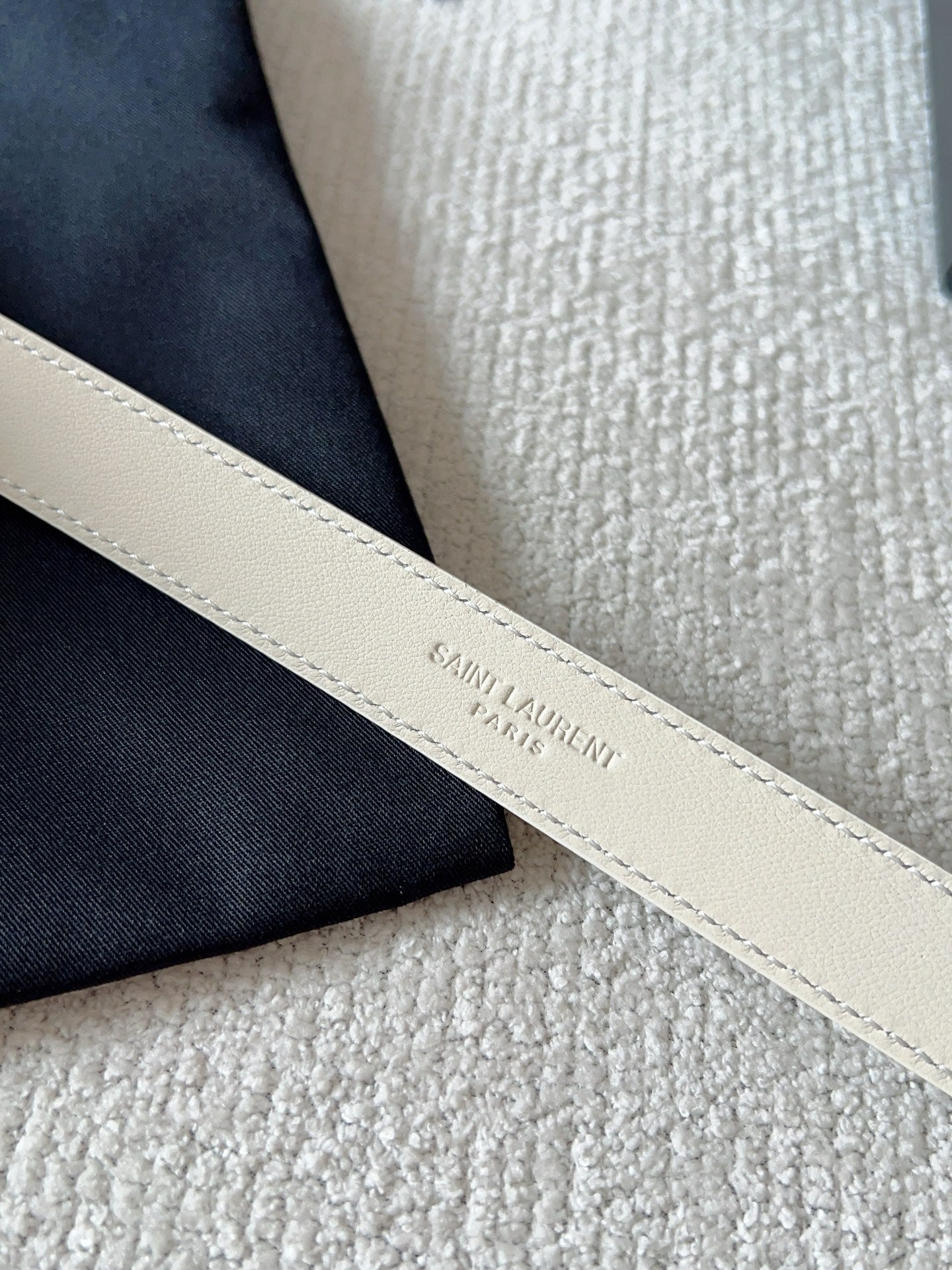 YSL 25S BELT 20 MM IN CREAM WHITE CALFSKIN 571017