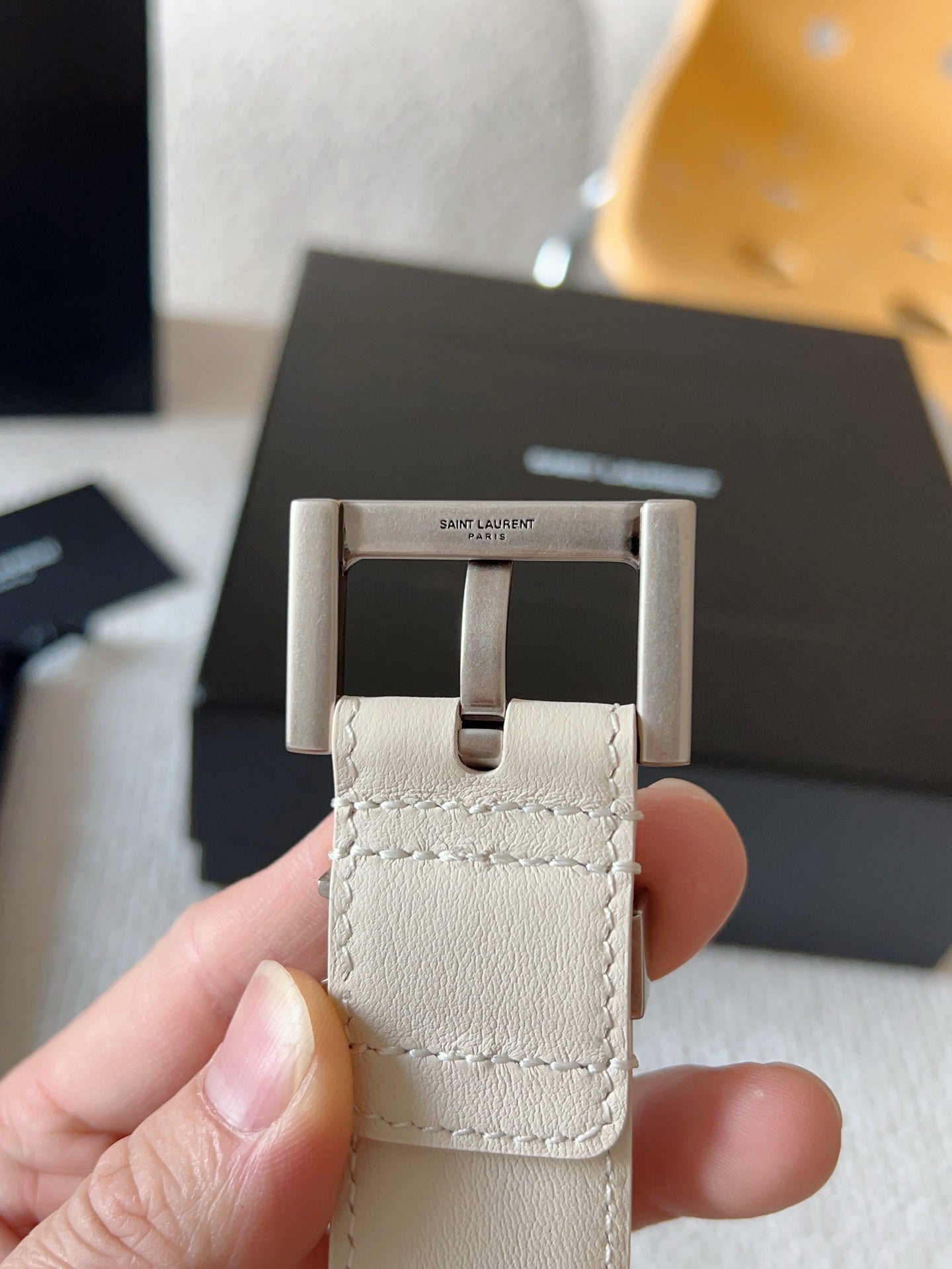 YSL 25S BELT 30 MM IN CREAM WHITE CALFSKIN 571018