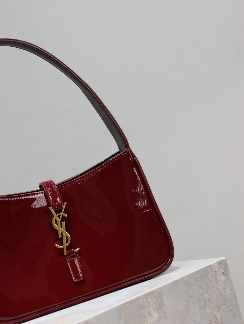 YSL SHOULDER BAG 25 IN RED CALFSKIN GOLD HARDWARE