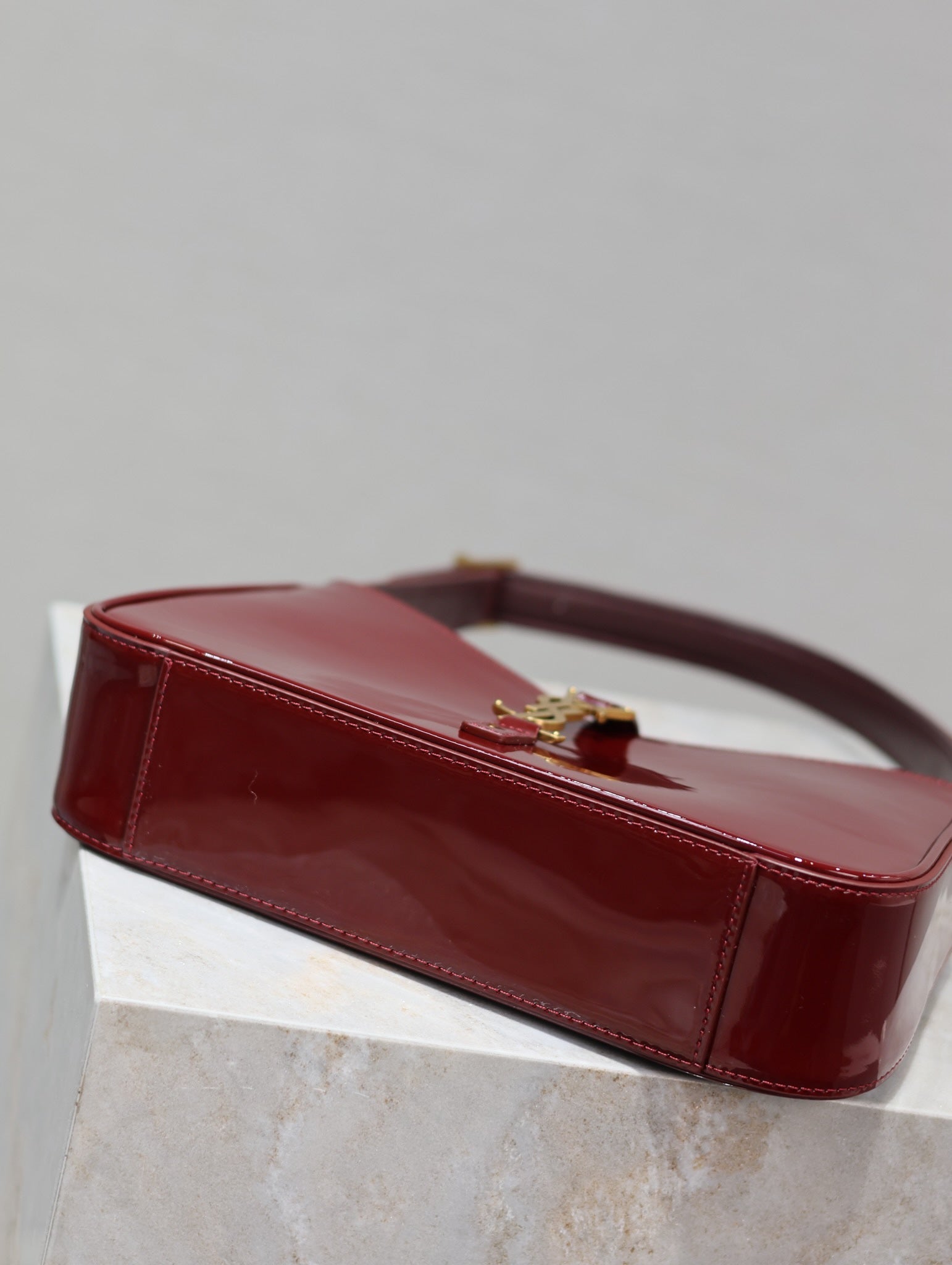 YSL SHOULDER BAG 25 IN RED CALFSKIN GOLD HARDWARE