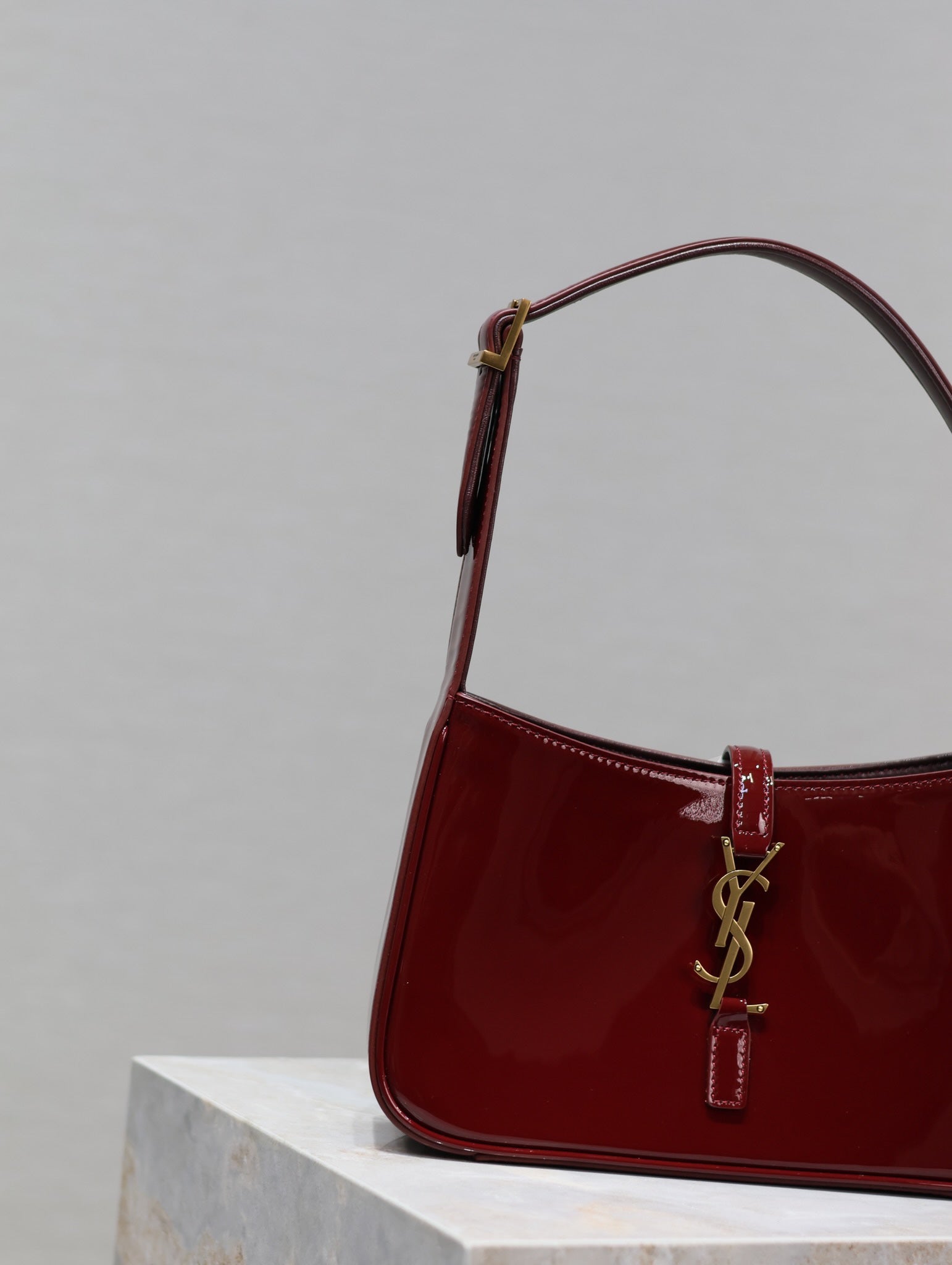 YSL SHOULDER BAG 25 IN RED CALFSKIN GOLD HARDWARE