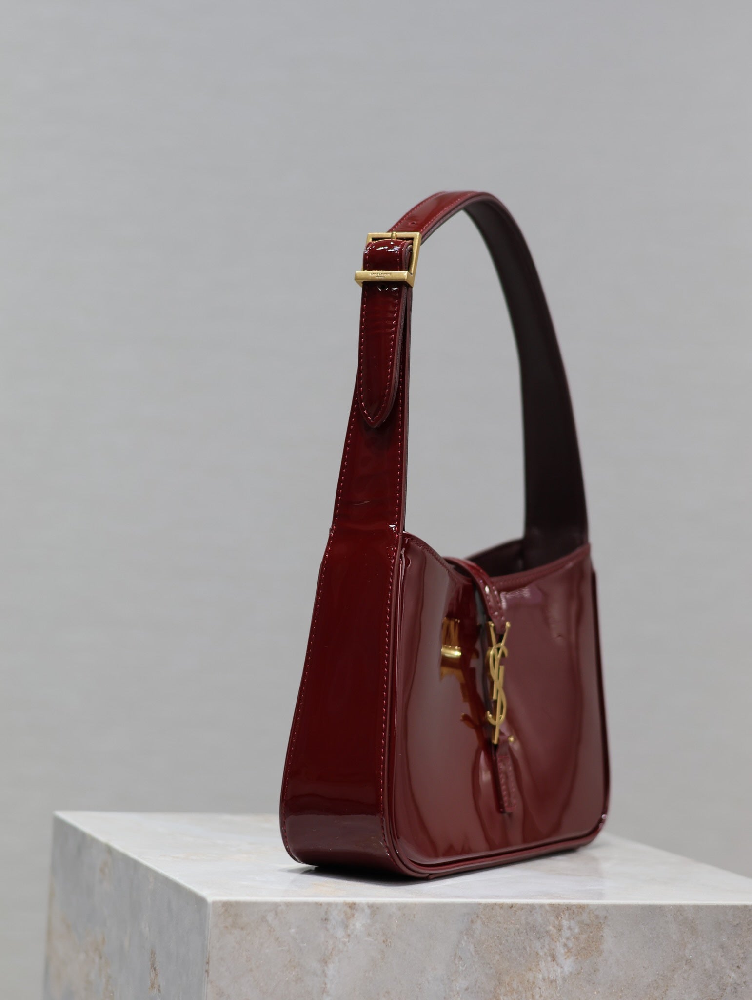 YSL SHOULDER BAG 25 IN RED CALFSKIN GOLD HARDWARE