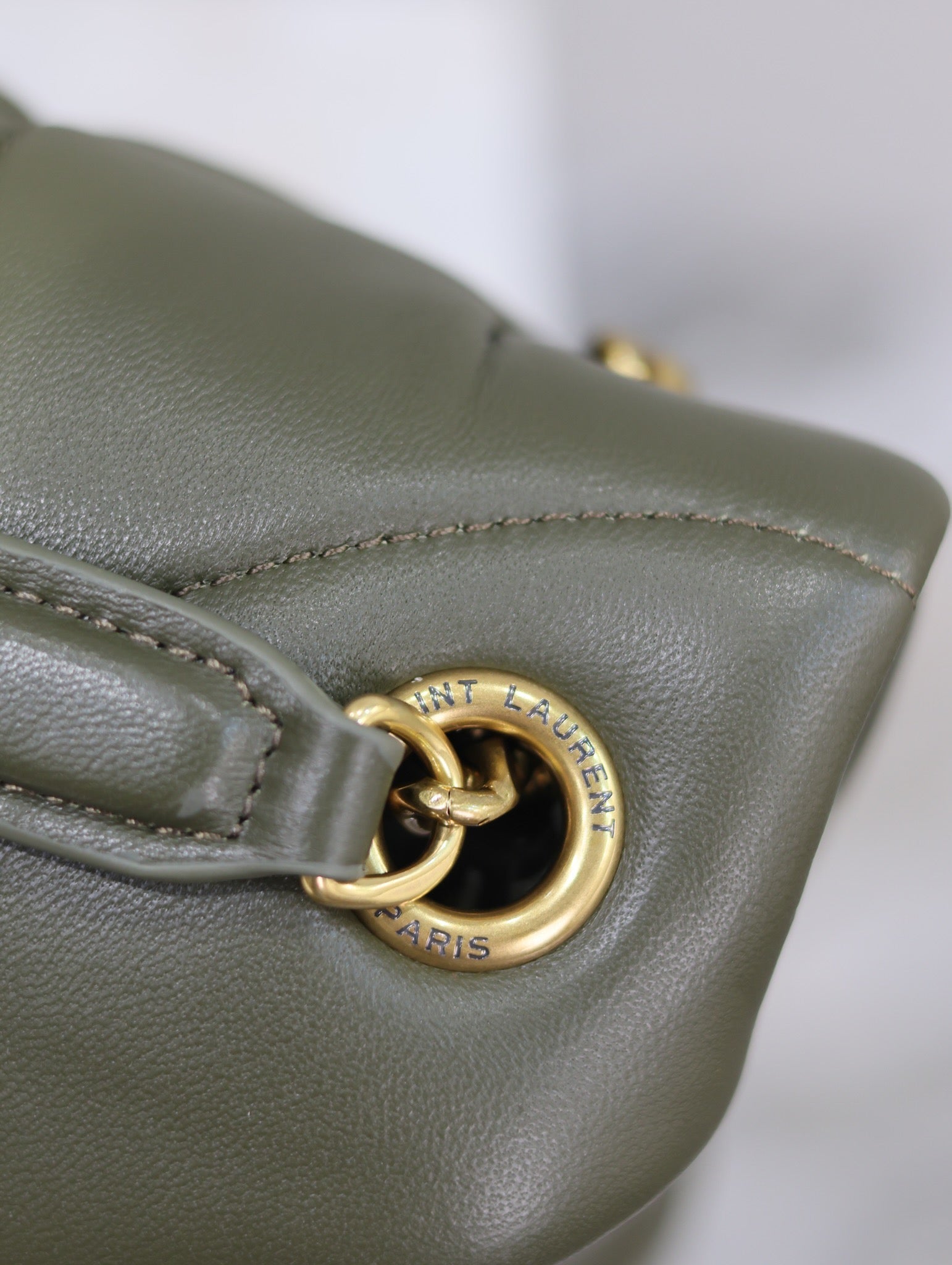 YSL 25S LOULOU PUFFER MM 29 IN DARK OLIVE CALFSKIN GOLD HARDWARE