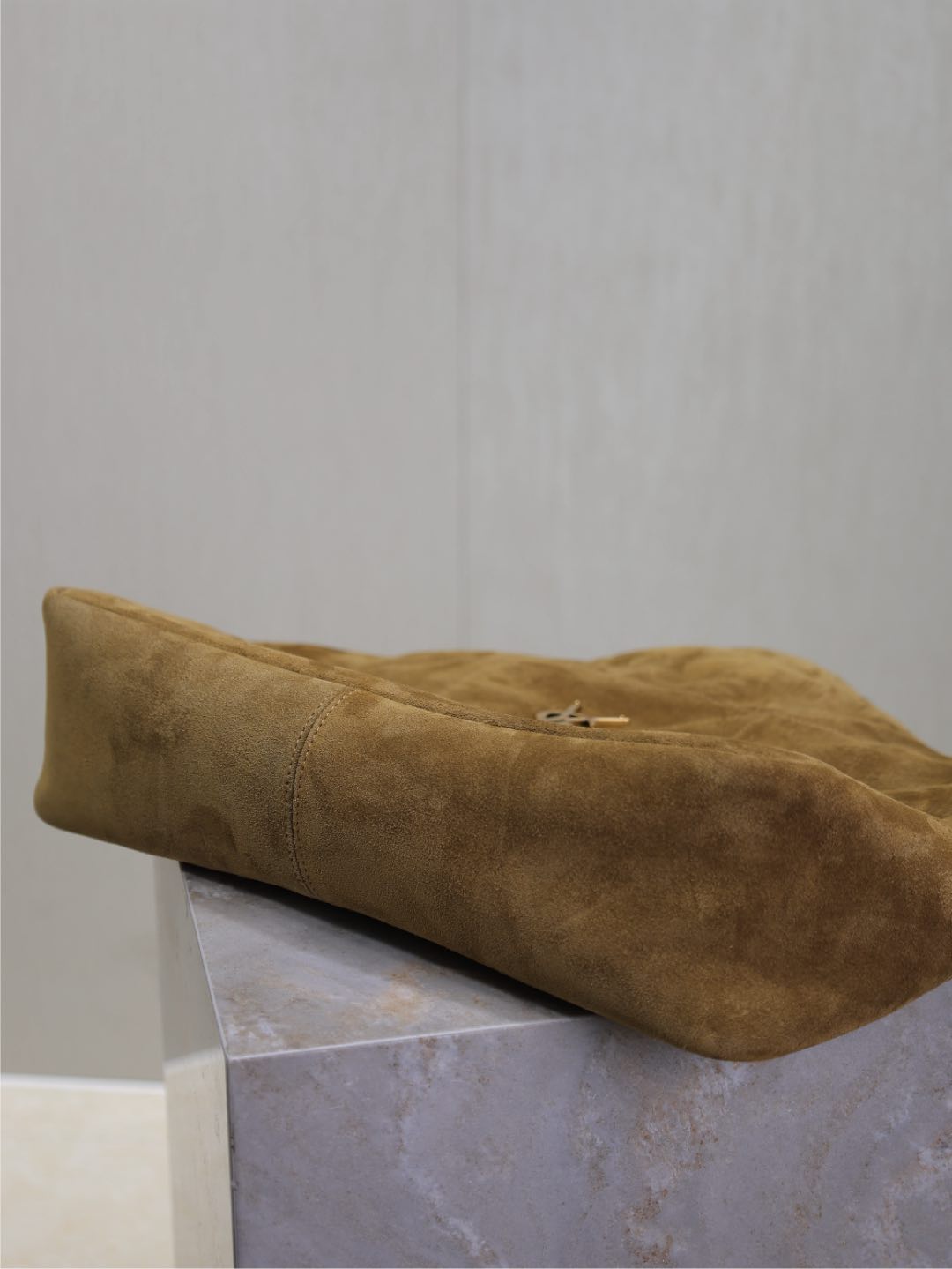 JAMIE MEDIUM POCHON 27 IN DULL BROWN SUEDE COPPER HARDWARE