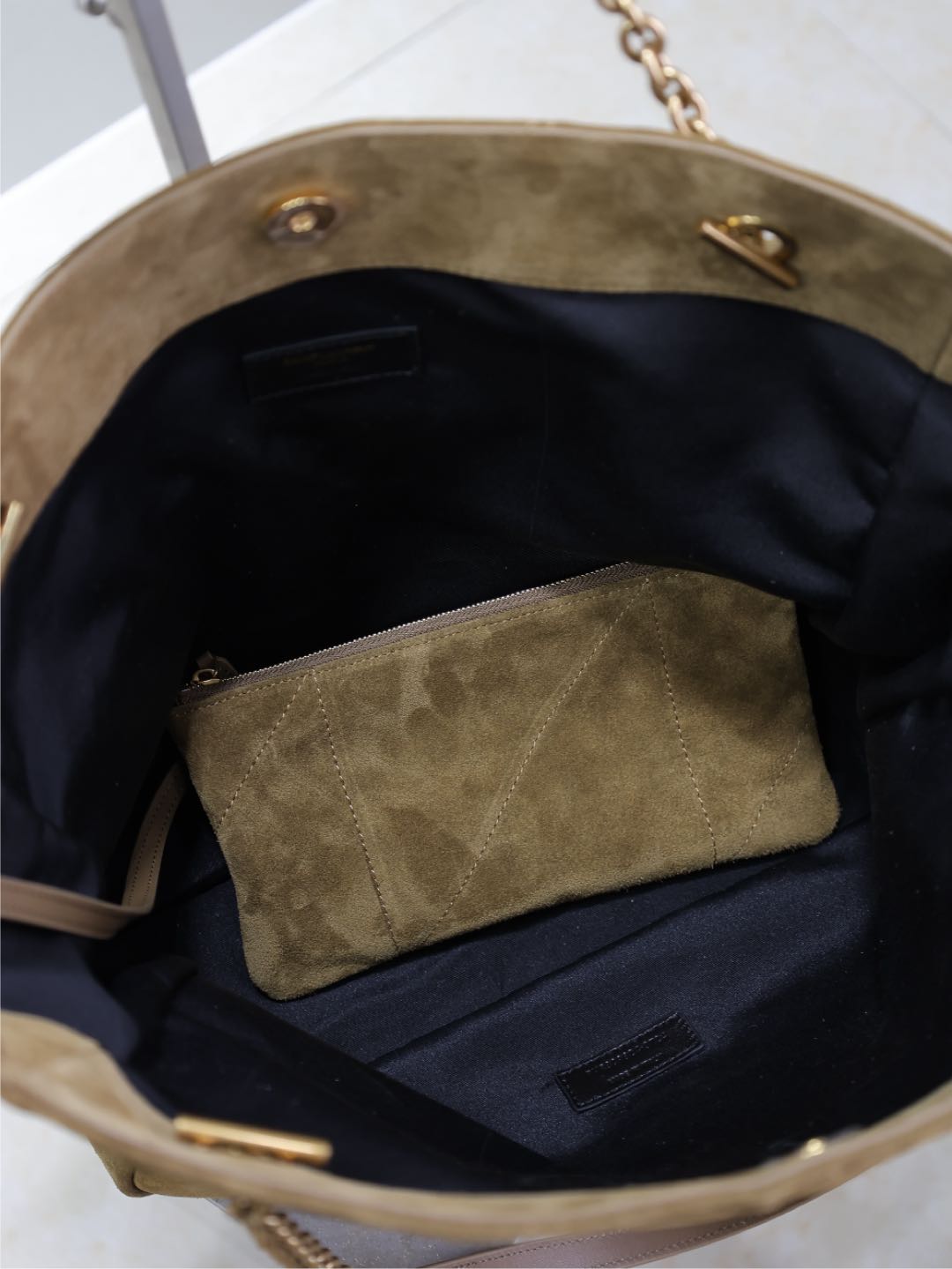 JAMIE MEDIUM POCHON 27 IN DULL BROWN SUEDE COPPER HARDWARE