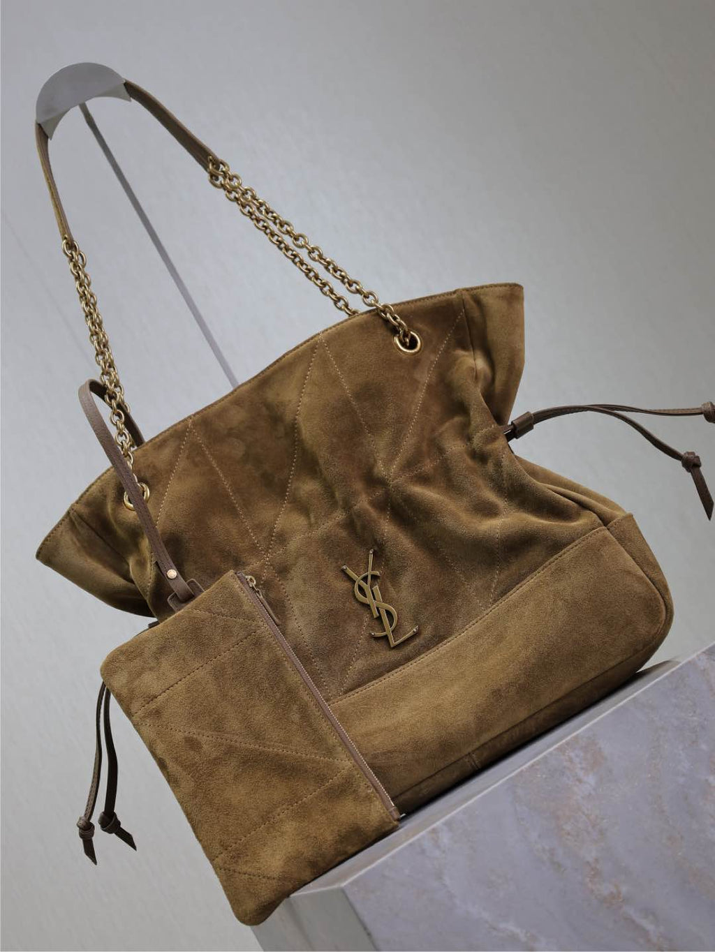 JAMIE MEDIUM POCHON 27 IN DULL BROWN SUEDE COPPER HARDWARE