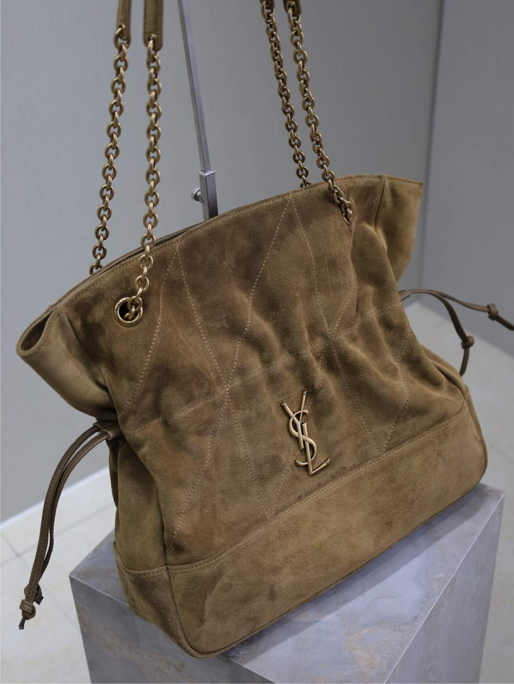 JAMIE MEDIUM POCHON 27 IN DULL BROWN SUEDE COPPER HARDWARE
