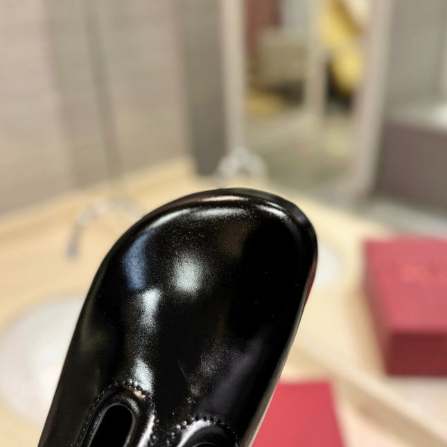 VALENTINO 26S FLAT MULES IN BLACK PATENT CALFSKIN