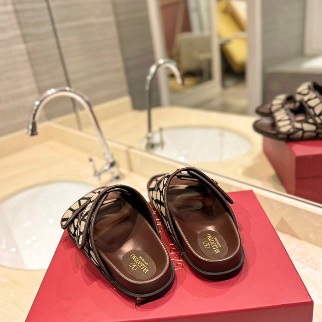 VALENTINO 26S VELCRO SANDALS IN BROWN LEATHER AND BEIGE JACQUARD FABRIC